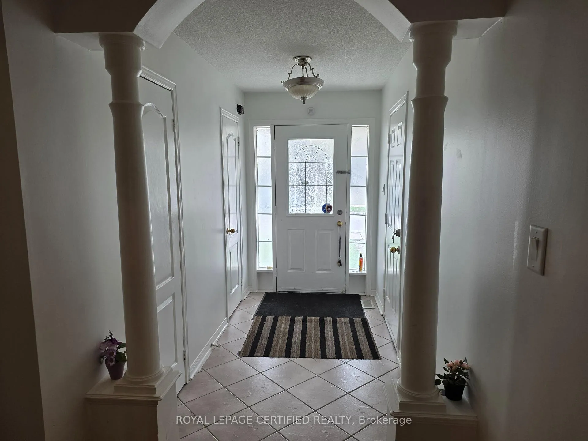 Photo 2 of 134 Kayla Crescent, Vaughan, Maple — HOMEH
