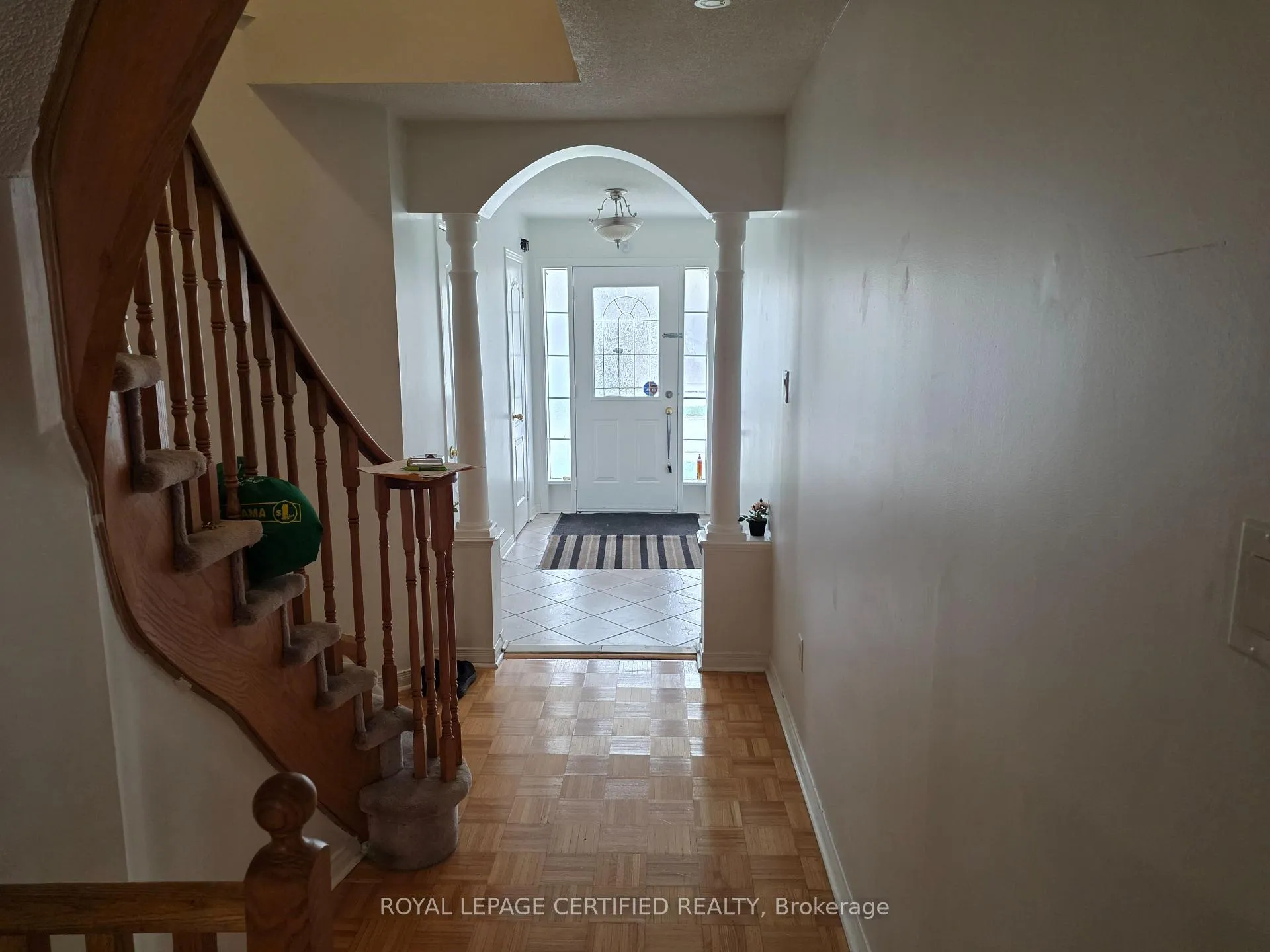 Photo 3 of 134 Kayla Crescent, Vaughan, Maple — HOMEH