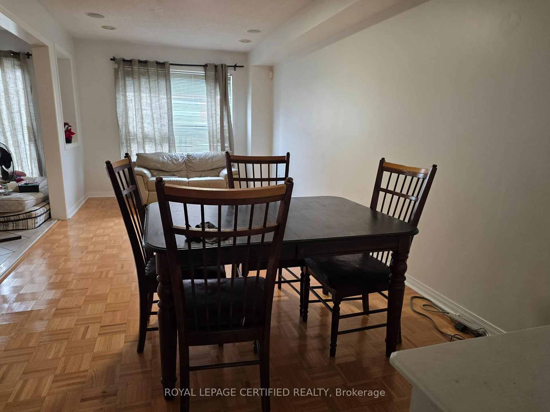 Photo 4 of 134 Kayla Crescent, Vaughan, Maple — HOMEH