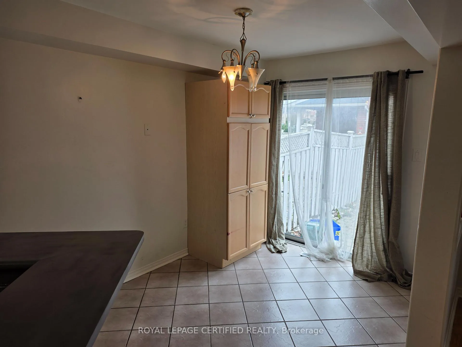 Photo 8 of 134 Kayla Crescent, Vaughan, Maple — HOMEH