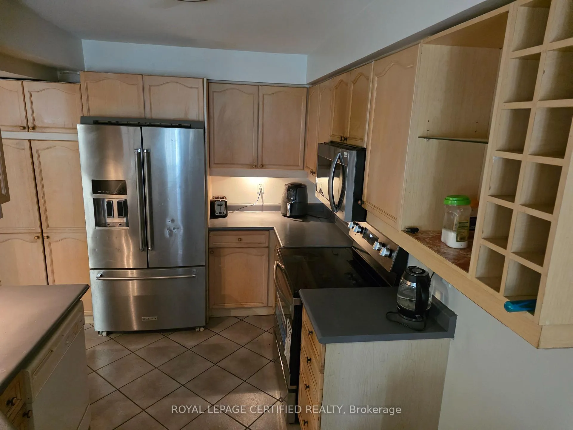 Photo 9 of 134 Kayla Crescent, Vaughan, Maple — HOMEH