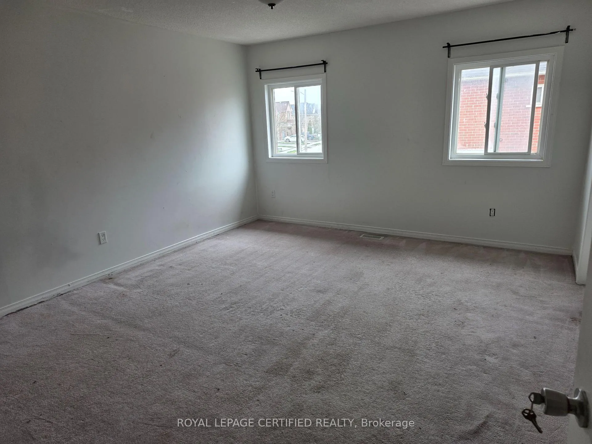 Photo 11 of 134 Kayla Crescent, Vaughan, Maple — HOMEH