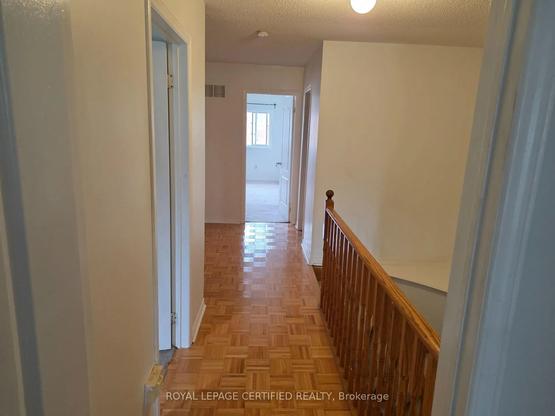 Photo 18 of 134 Kayla Crescent, Vaughan, Maple — HOMEH