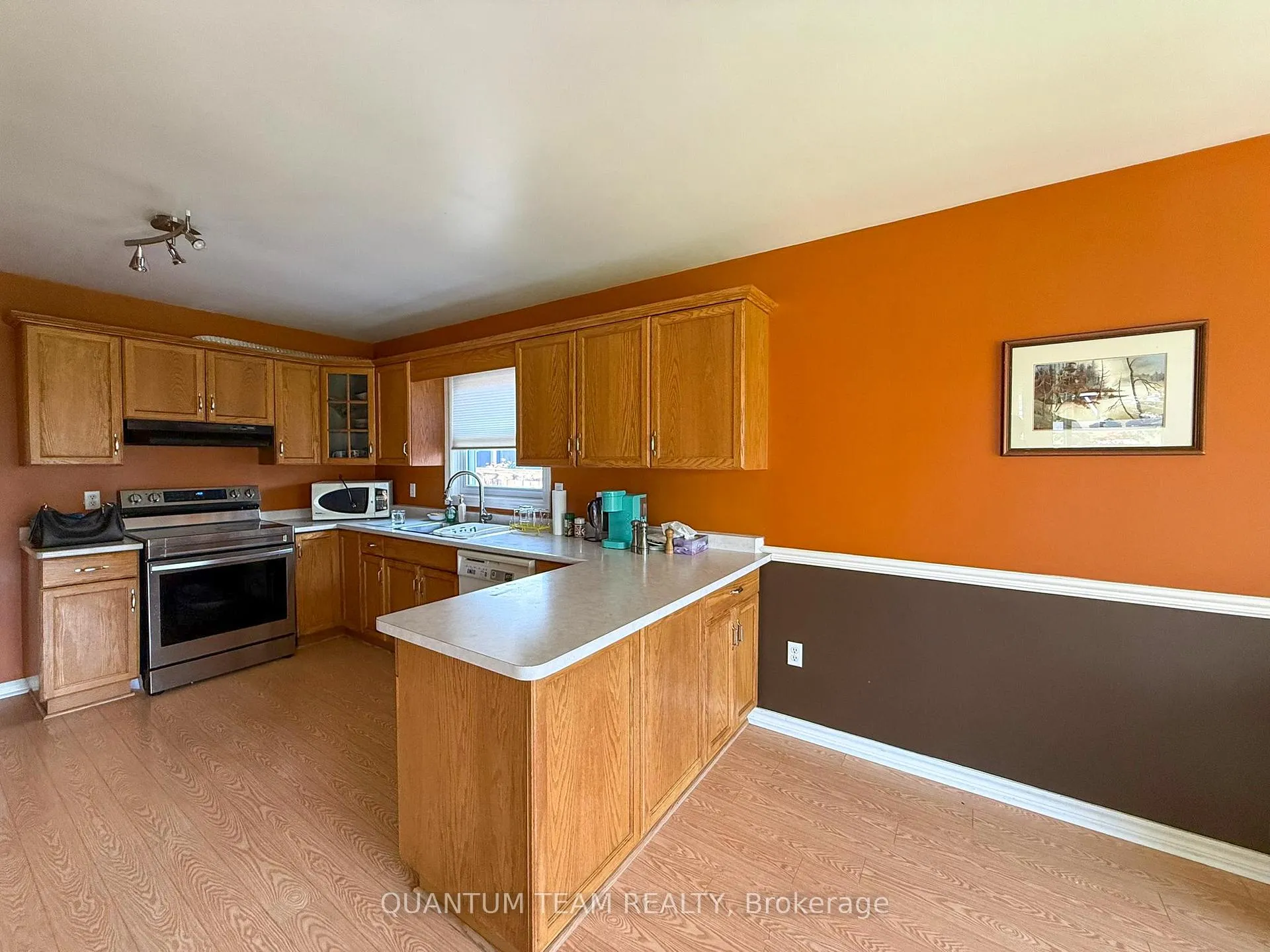 Photo 4 of 16 Goodwillie Drive, Welland, N. Welland — HOMEH