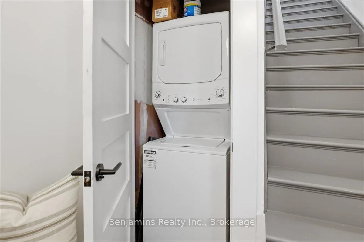 Photo 10 of 53 Eby Street S, Kitchener, Cedar Hill — HOMEH