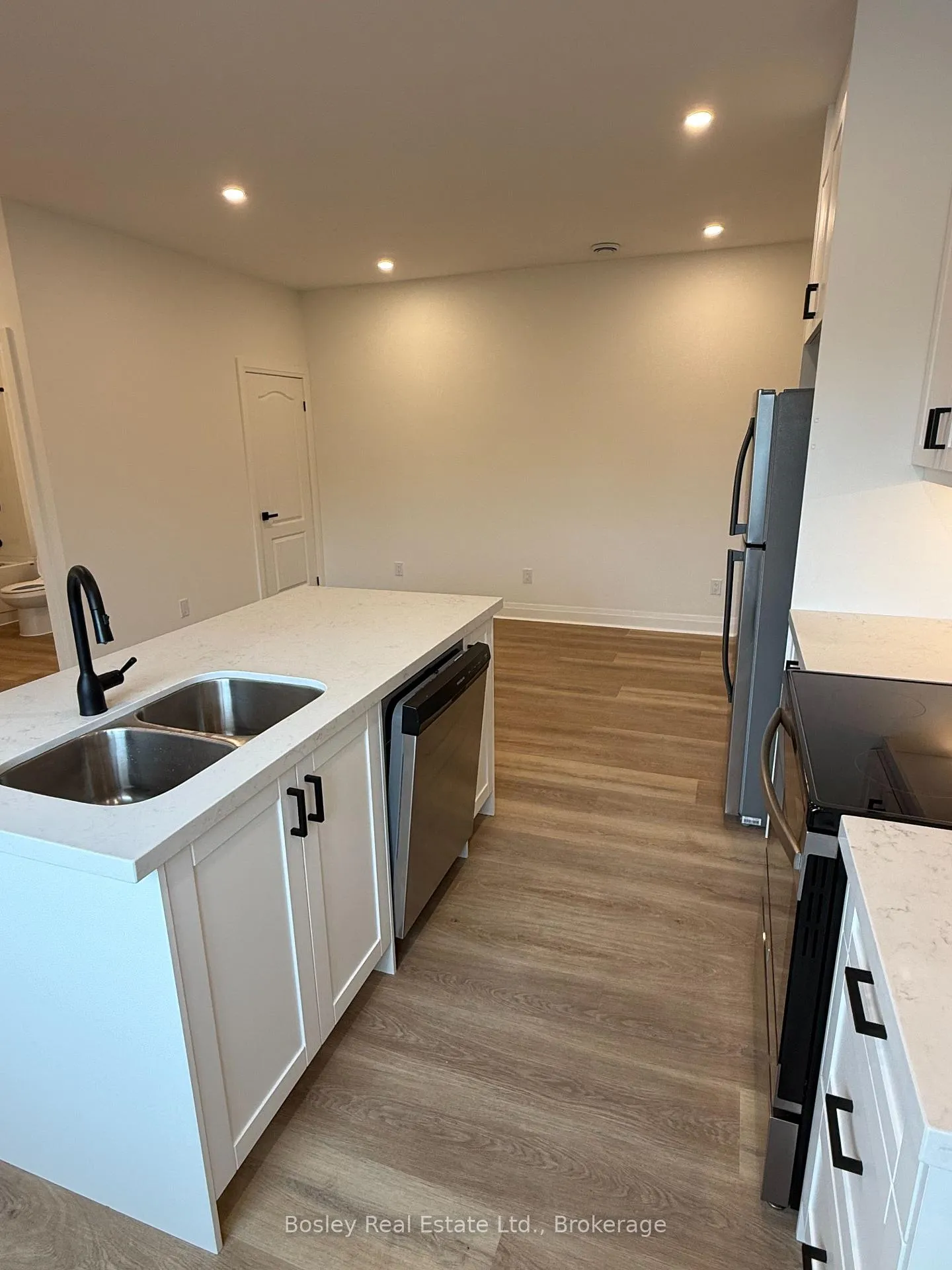 Photo 2 of Unit 4, 6 Golfview Drive, Collingwood — HOMEH