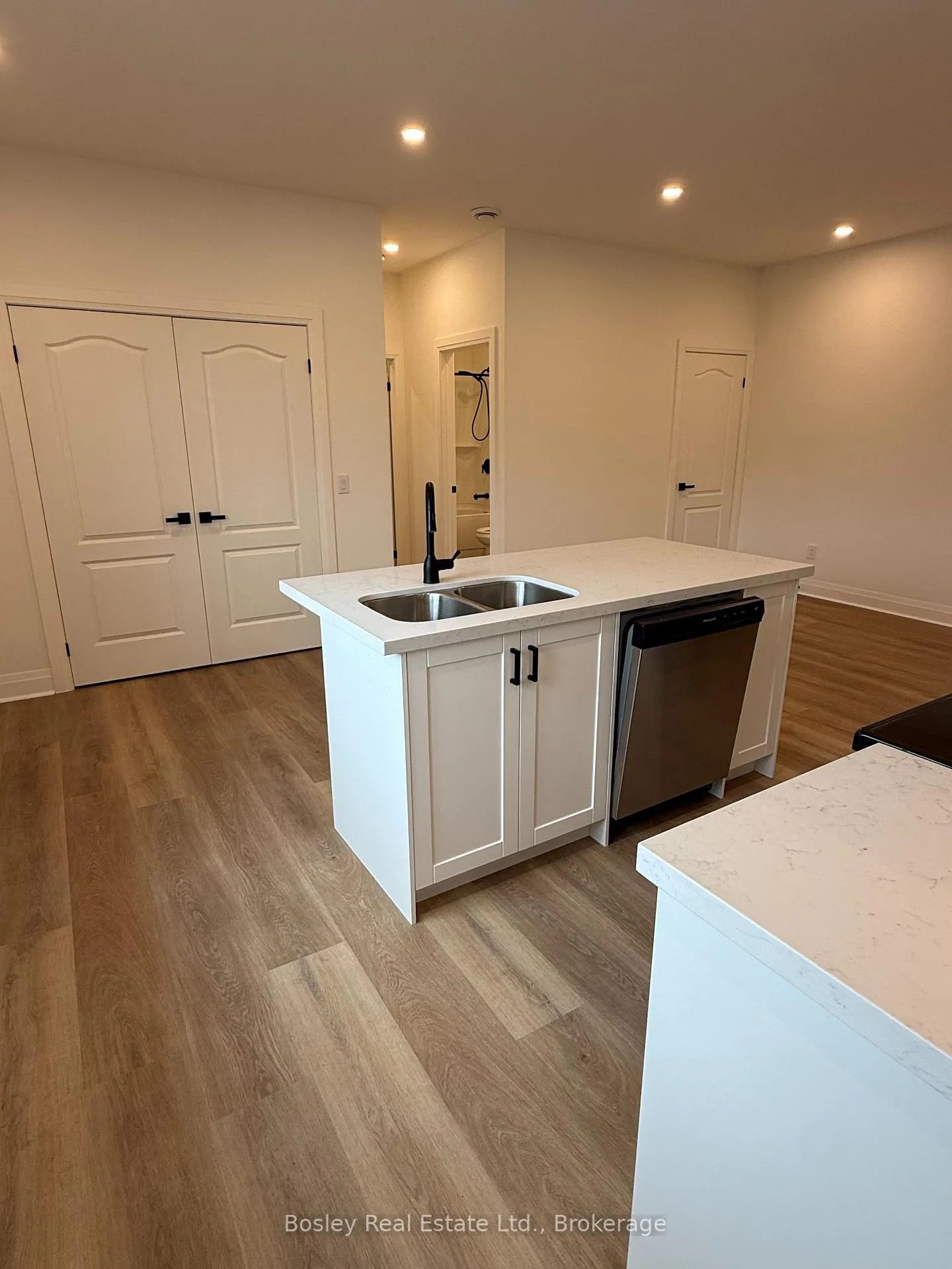 Photo 3 of Unit 4, 6 Golfview Drive, Collingwood — HOMEH