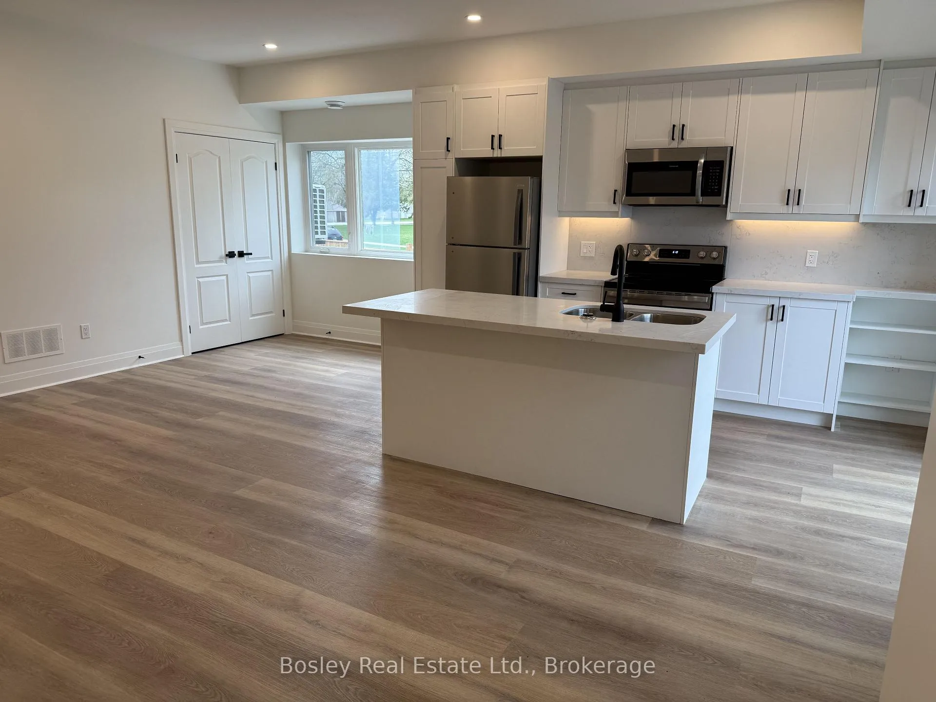 Photo 2 of Unit 1, 6 Golfview Drive, Collingwood — HOMEH