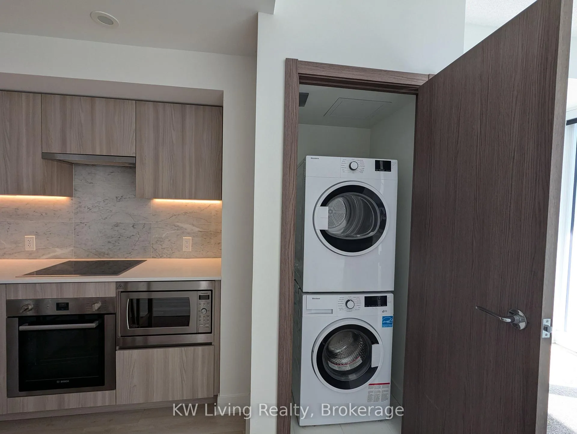 Photo 9 of Unit 3012, 17 Bathurst Street, Toronto, Waterfront Communities — HOMEH