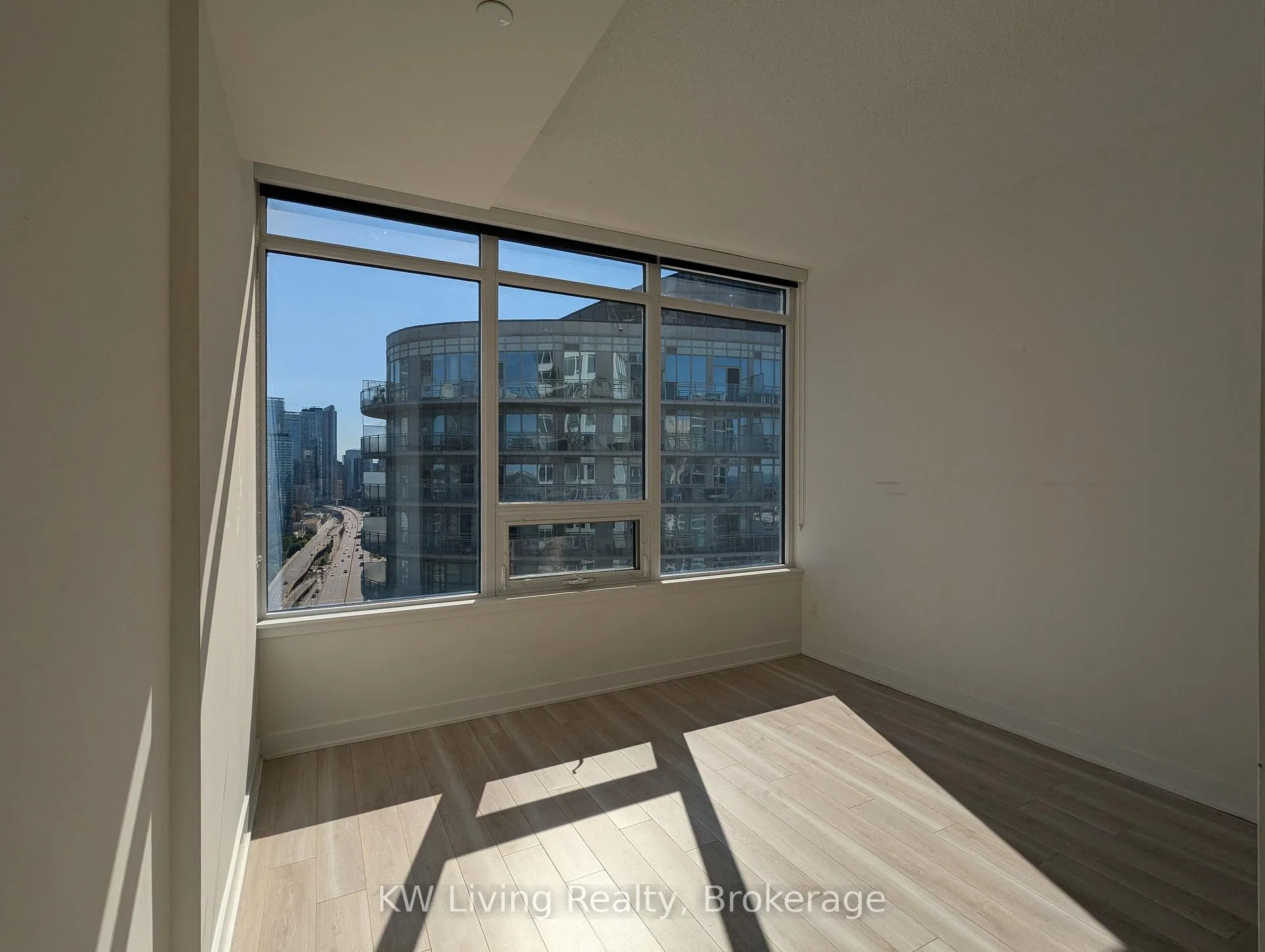 Photo 10 of Unit 3012, 17 Bathurst Street, Toronto, Waterfront Communities — HOMEH