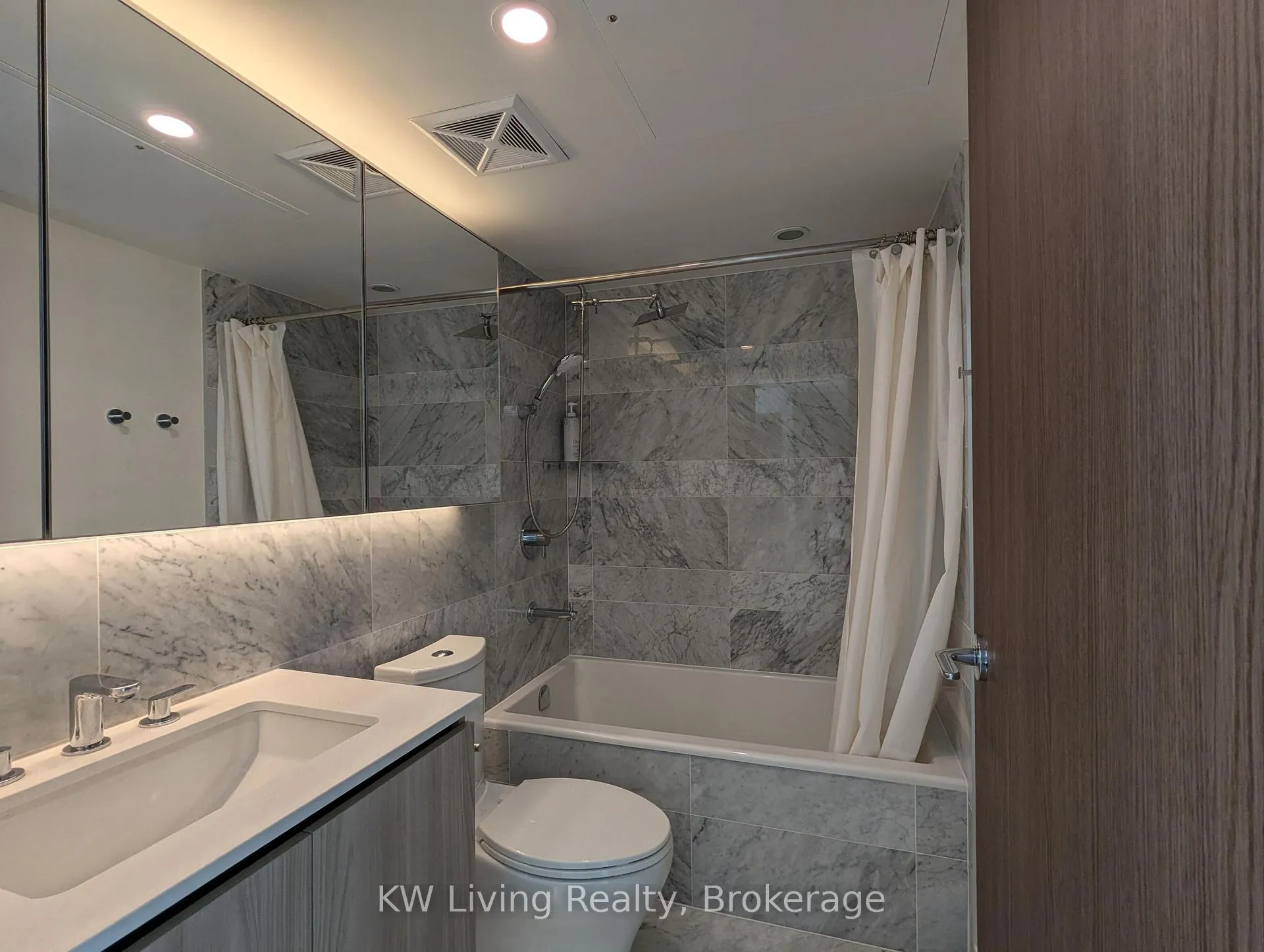 Photo 12 of Unit 3012, 17 Bathurst Street, Toronto, Waterfront Communities — HOMEH