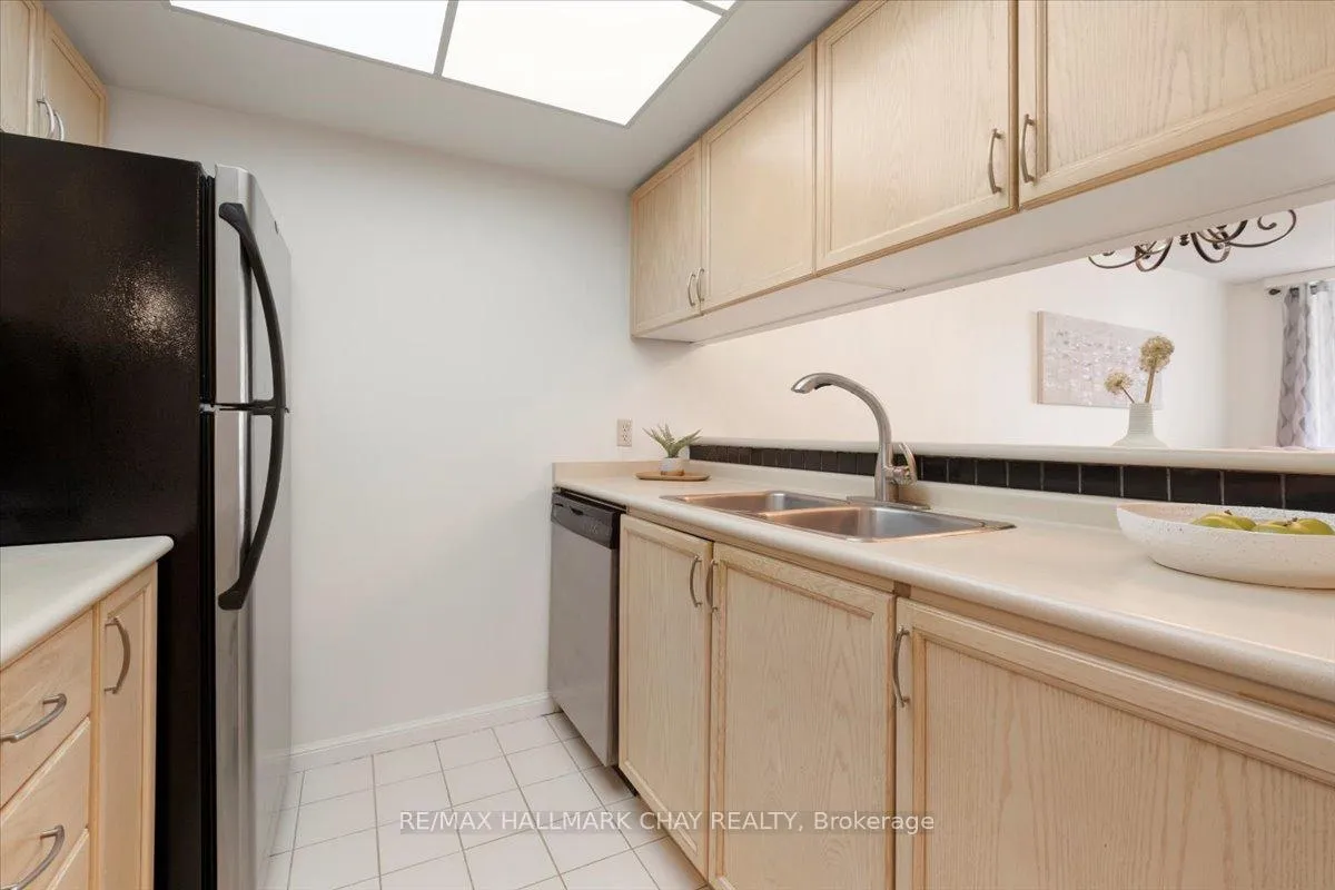 Photo 13 of Unit 1107, 75 Ellen Street, Barrie, Lakeshore — HOMEH