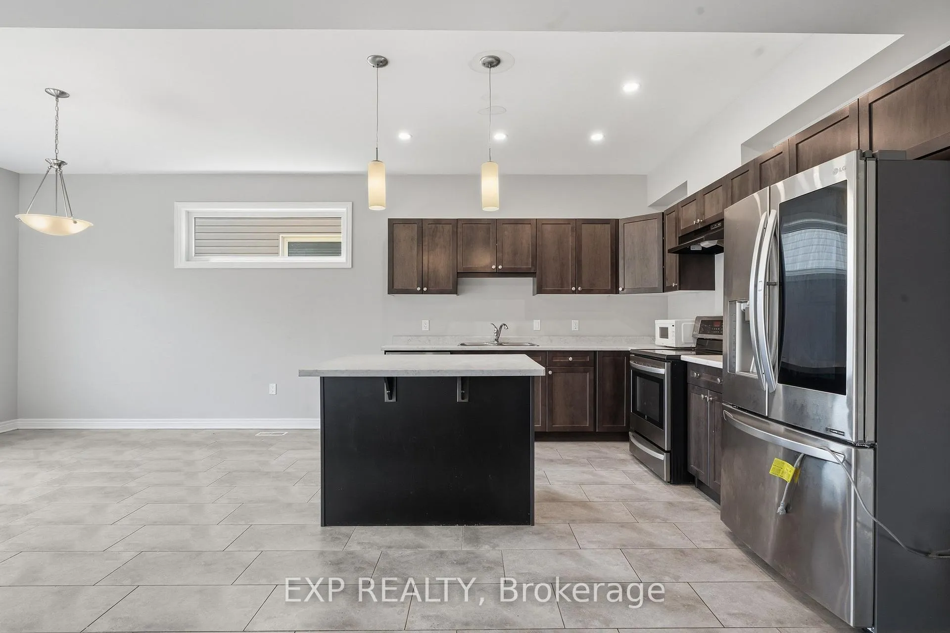 Photo 8 of 15 Bowman Crescent, Thorold, Hurricane/Merrittville — HOMEH