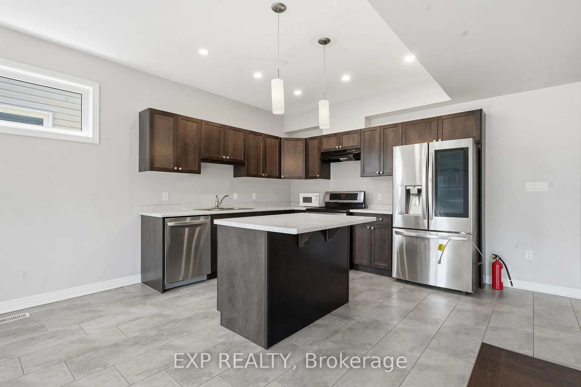 Photo 9 of 15 Bowman Crescent, Thorold, Hurricane/Merrittville — HOMEH