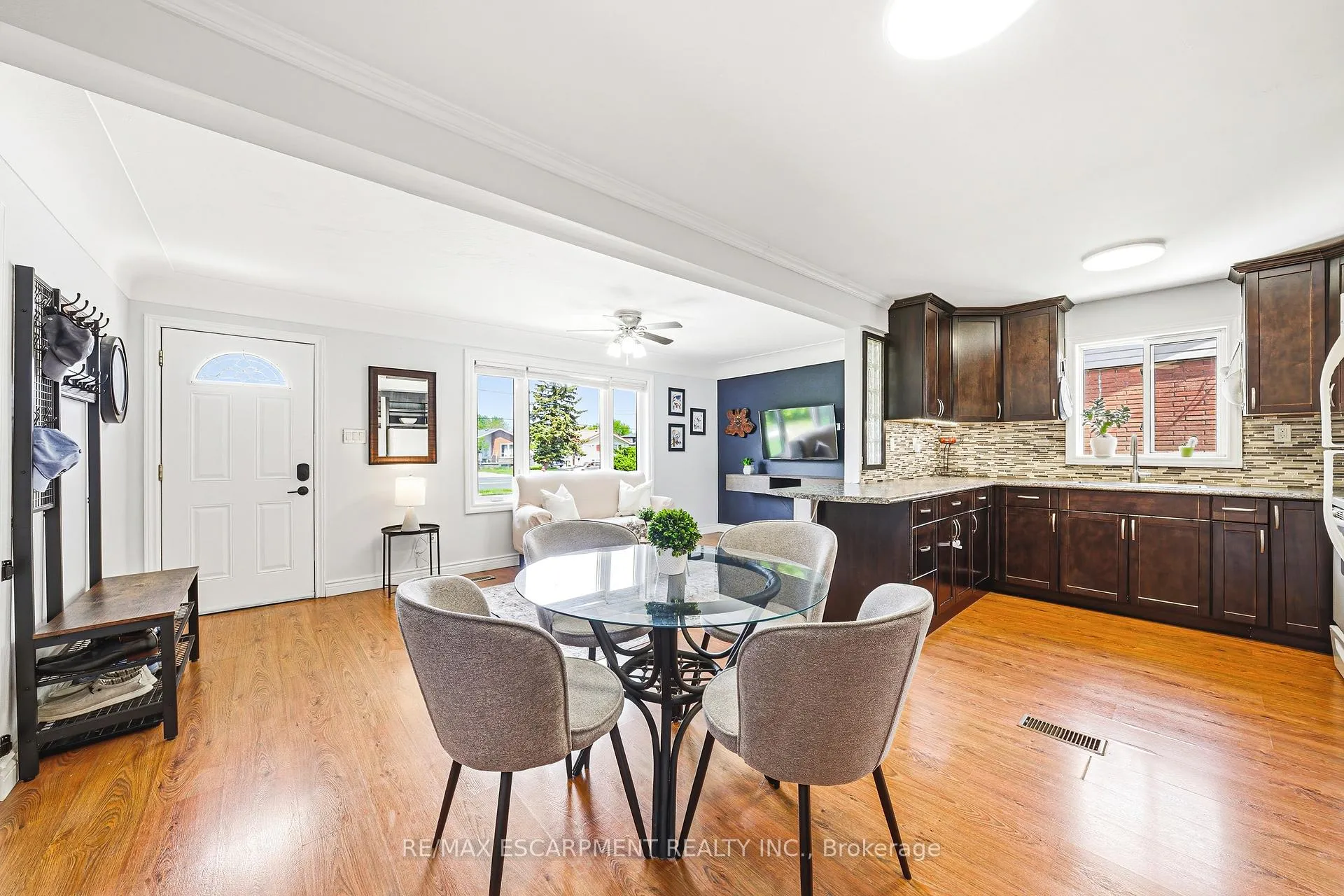 Photo 5 of 546 Mohawk Road E, Hamilton, Lawfield — HOMEH