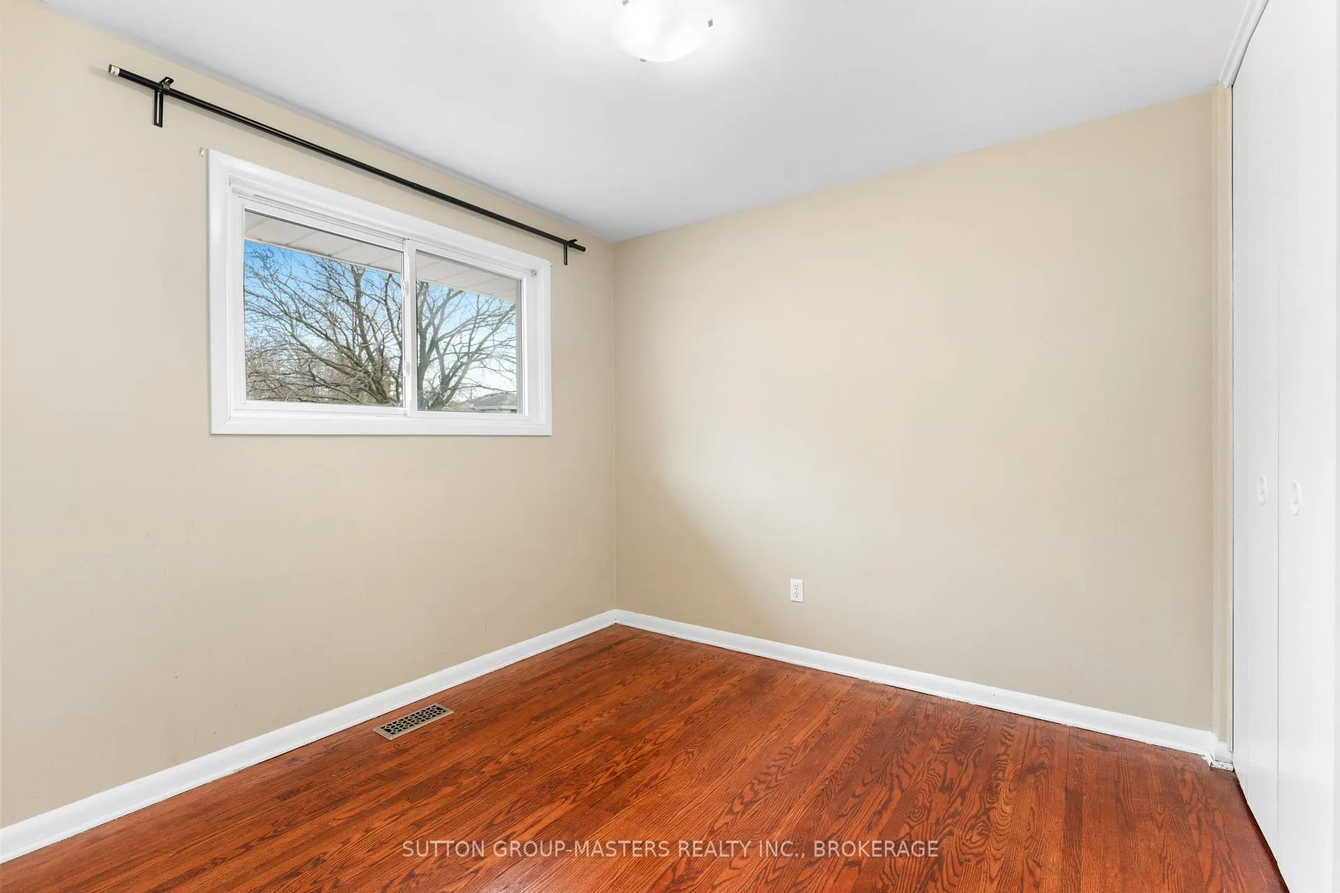 Photo 12 of 35 Holland Crescent, Kingston, Central City West — HOMEH
