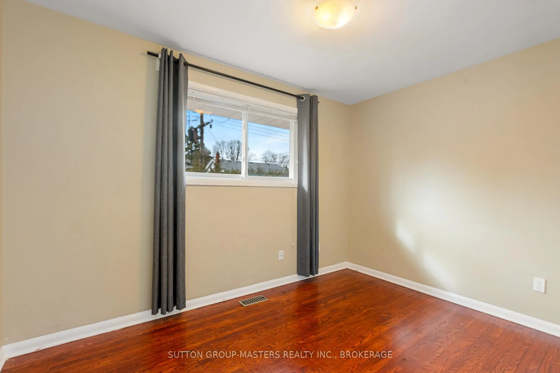 Photo 14 of 35 Holland Crescent, Kingston, Central City West — HOMEH