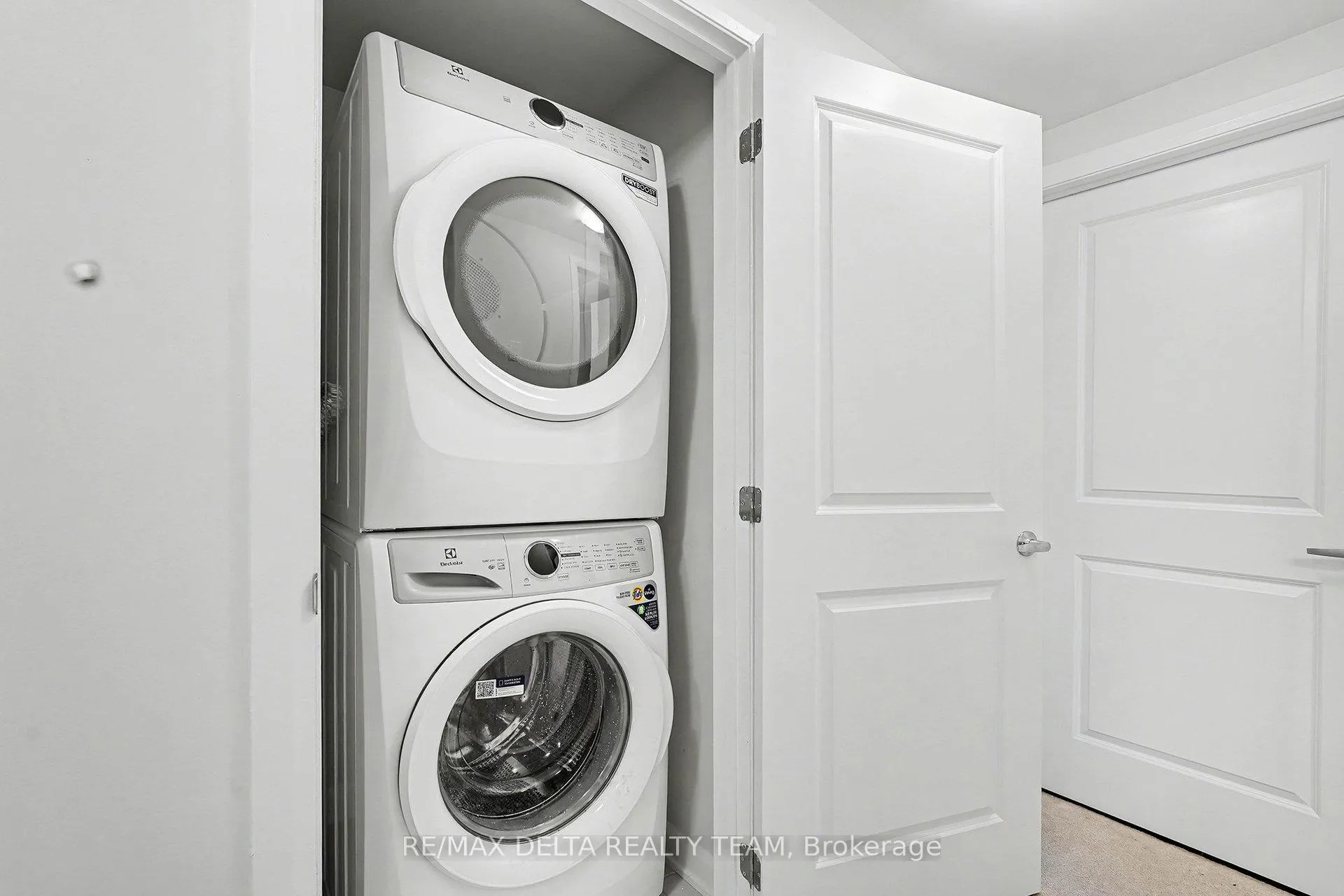 Photo 19 of 1209 Creekway Private, Ottawa, Kanata - Kanata Lakes/Heritage Hills — HOMEH