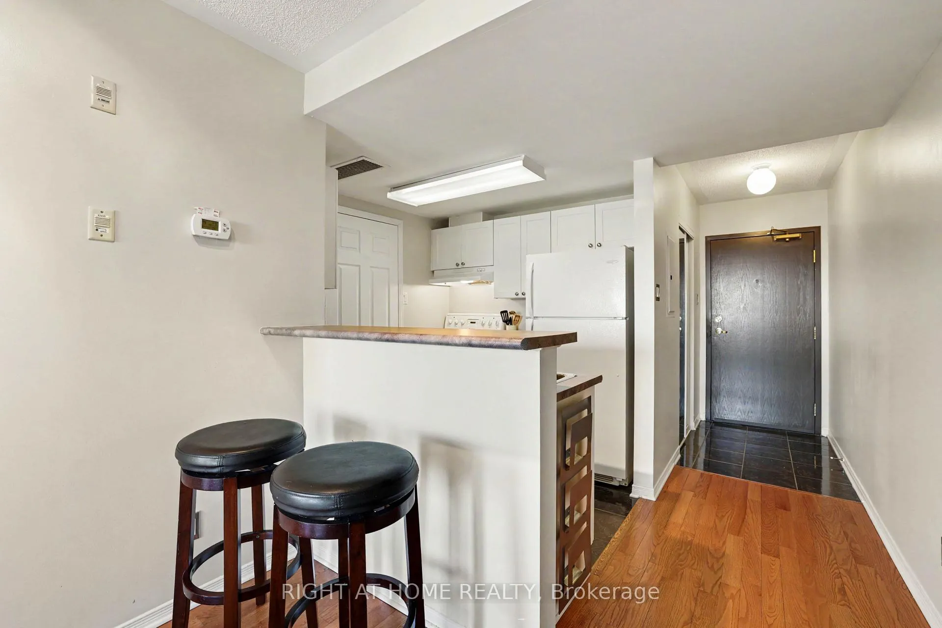 Photo 7 of Unit 8J, 310 Central Park Drive, Ottawa, Central Park — HOMEH