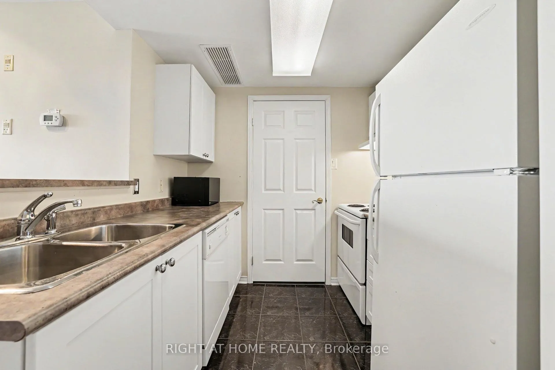 Photo 9 of Unit 8J, 310 Central Park Drive, Ottawa, Central Park — HOMEH