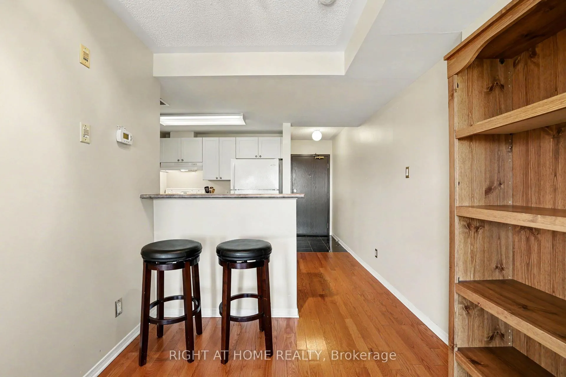 Photo 13 of Unit 8J, 310 Central Park Drive, Ottawa, Central Park — HOMEH