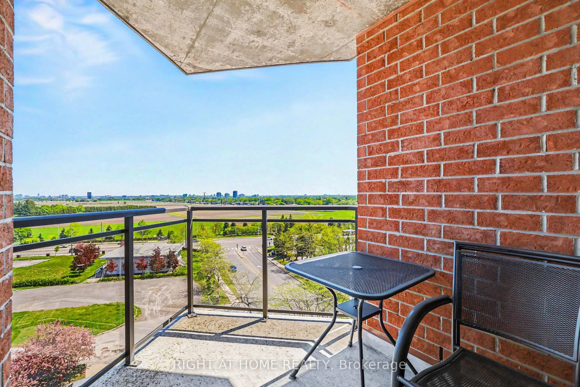Photo 18 of Unit 8J, 310 Central Park Drive, Ottawa, Central Park — HOMEH
