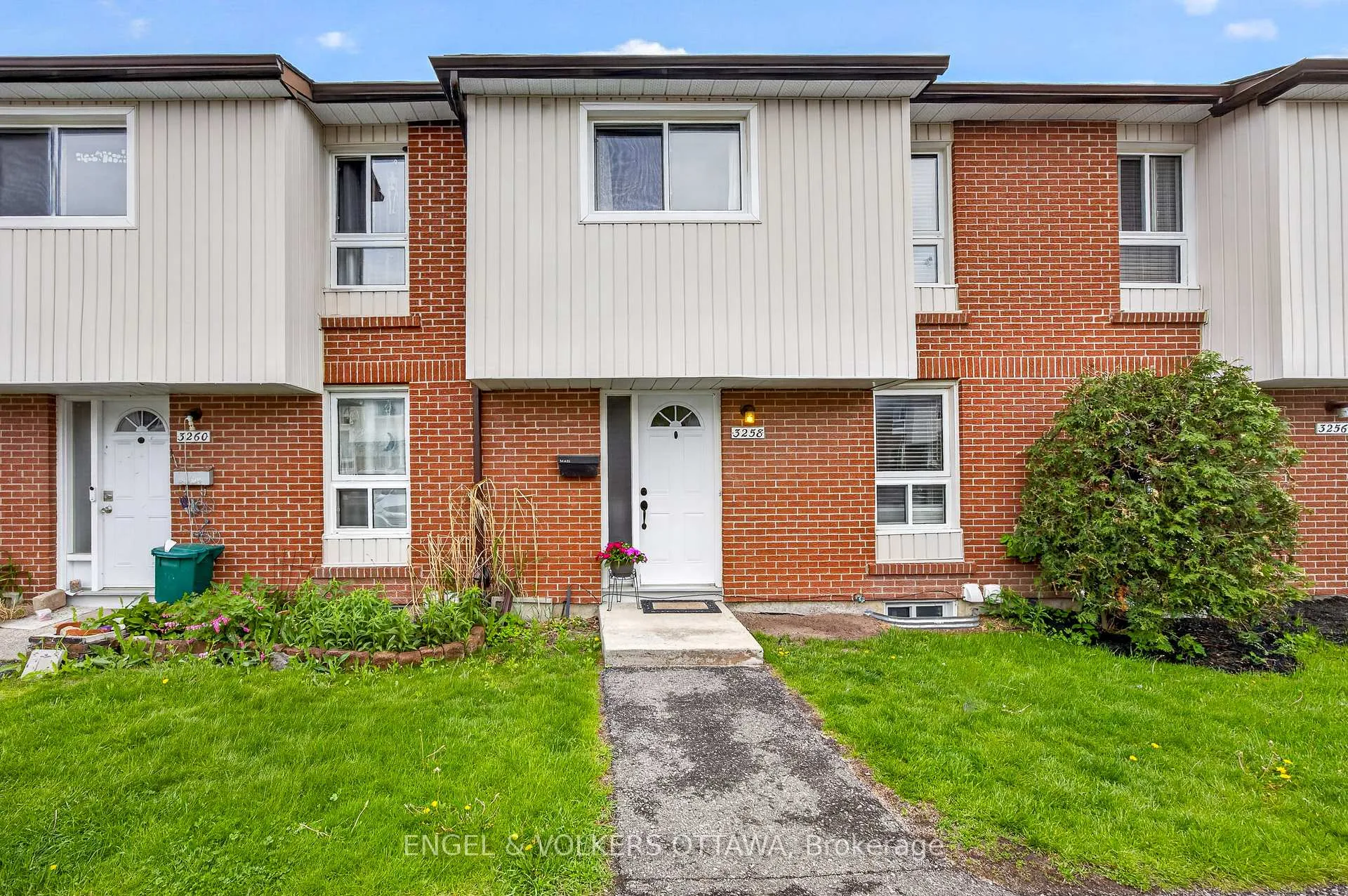 Front of Unit 60, 3258 Bannon Way