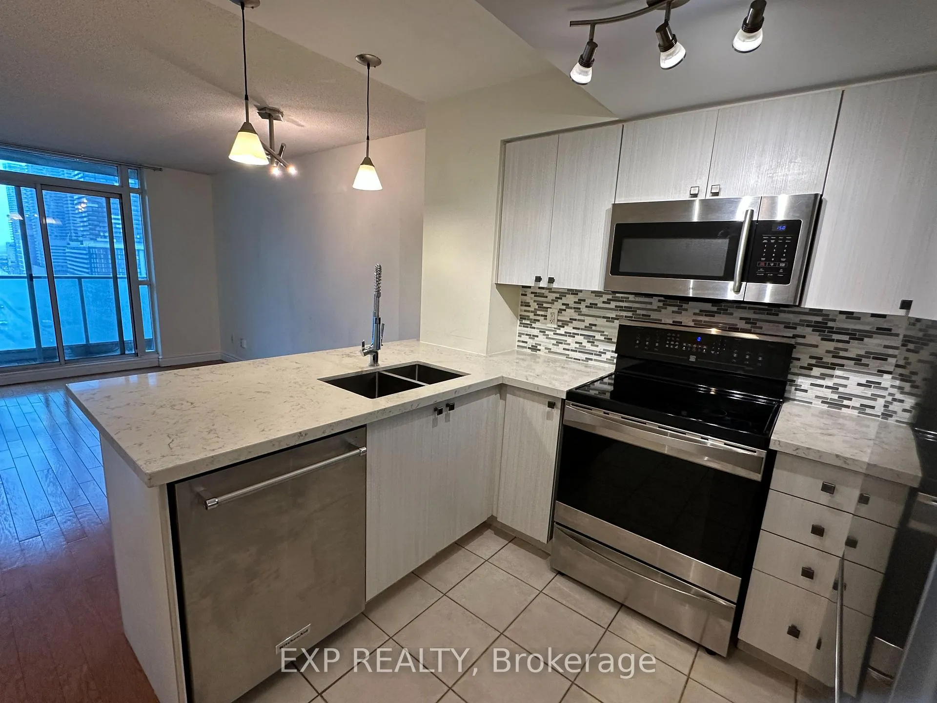 Photo 4 of Unit 1306, 18 Yonge Street, Toronto, Waterfront Communities — HOMEH
