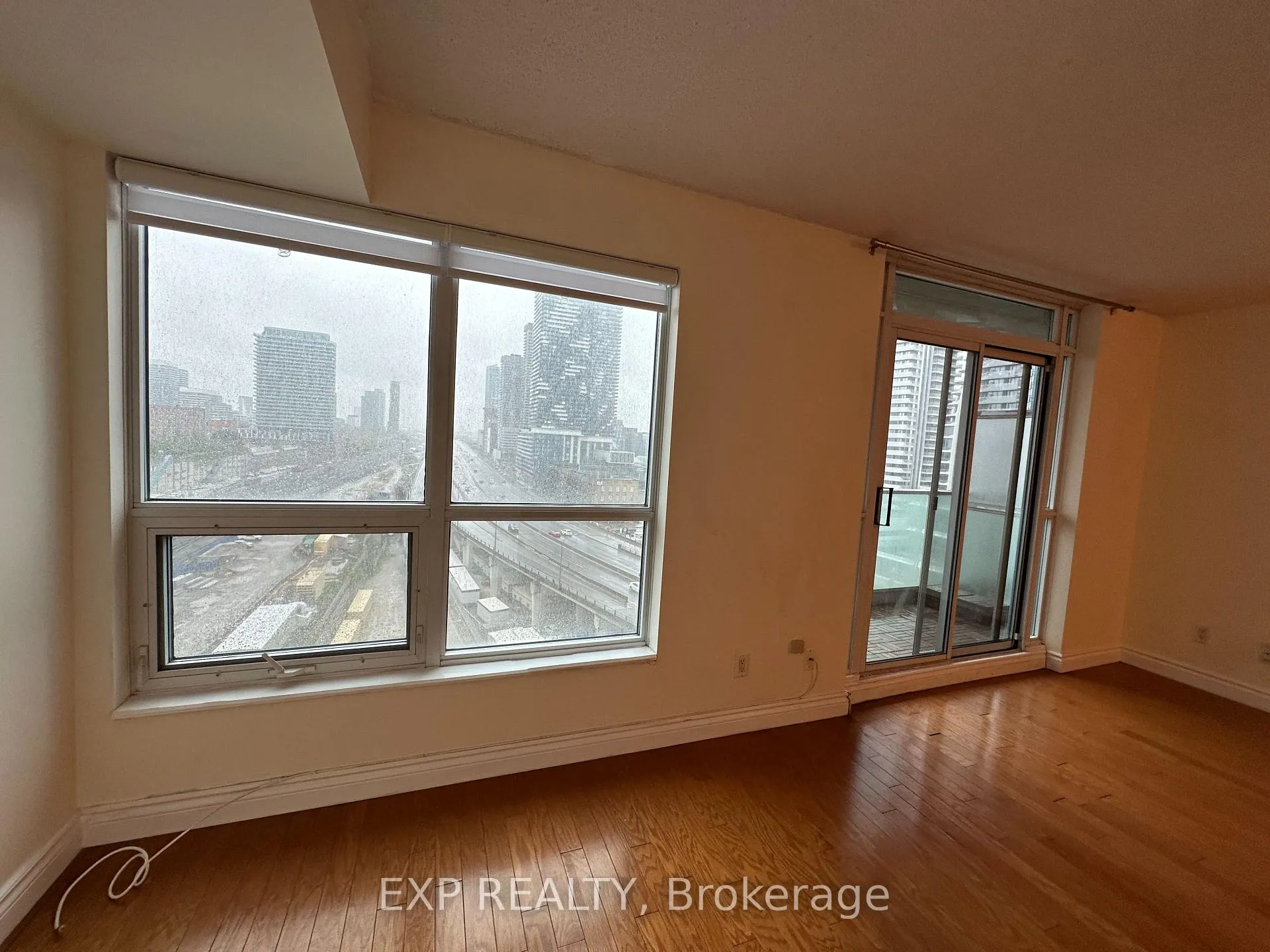 Photo 13 of Unit 1306, 18 Yonge Street, Toronto, Waterfront Communities — HOMEH