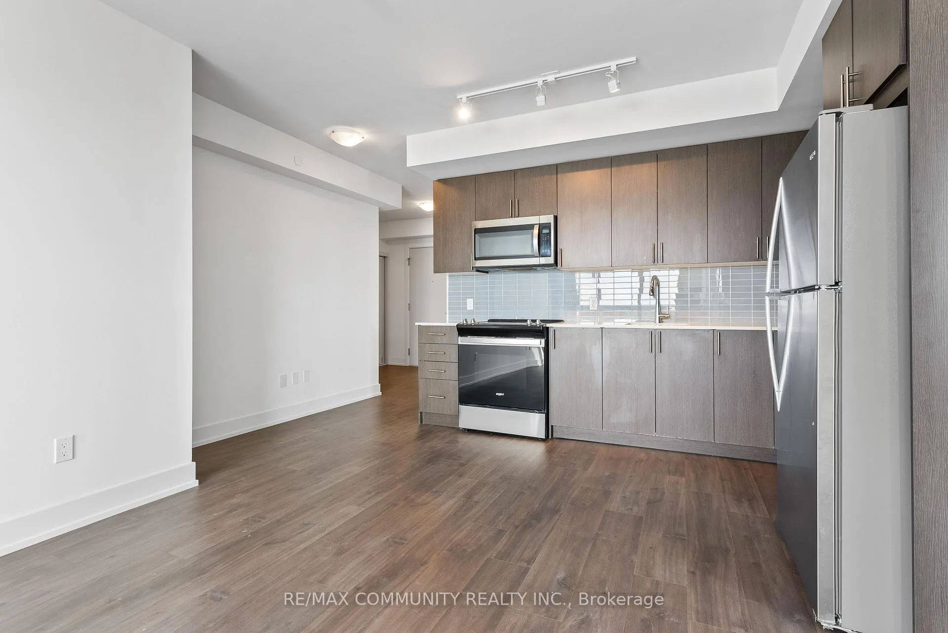 Photo 5 of Unit 817, 2550 Simcoe Street N, Oshawa, Windfields — HOMEH