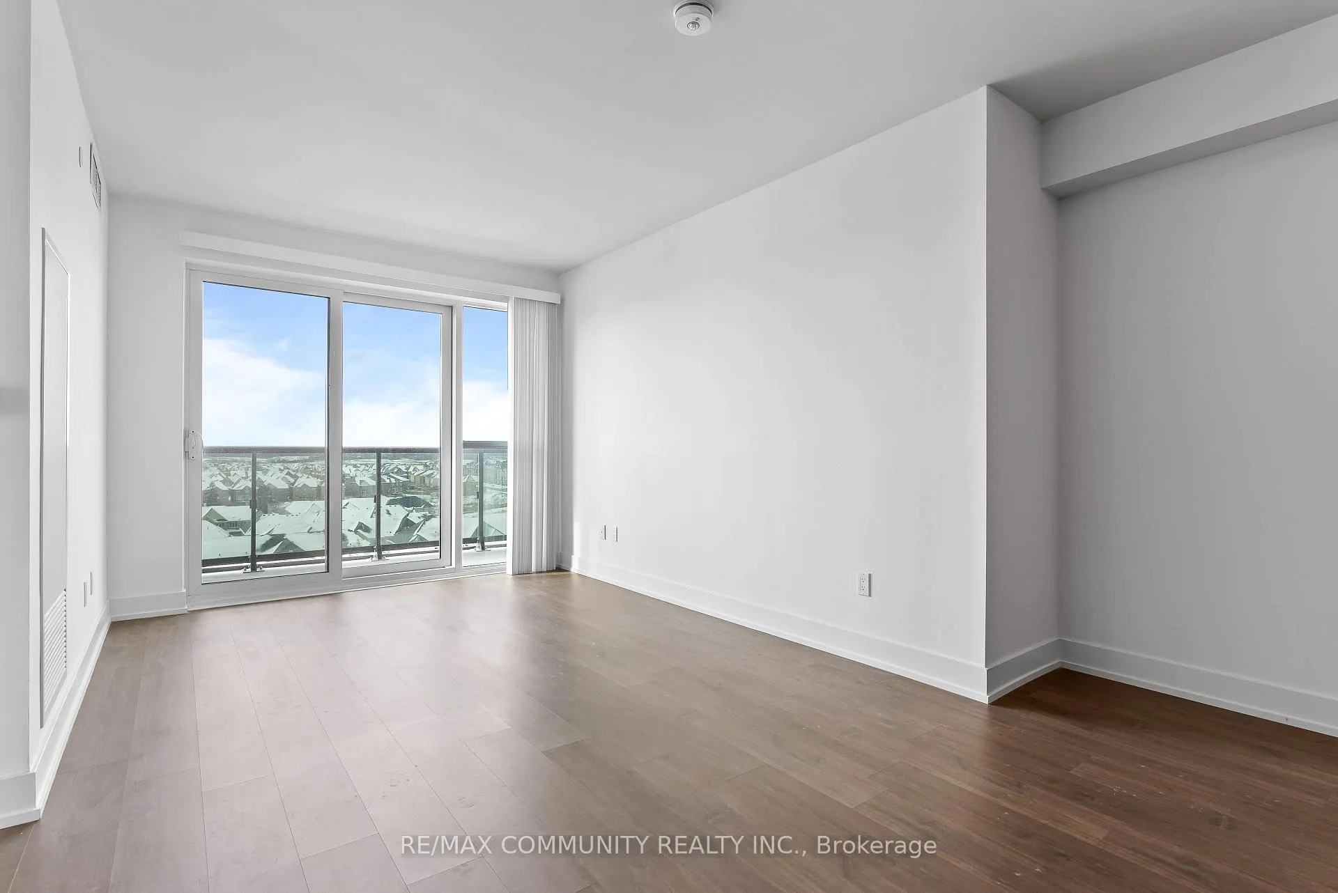 Photo 6 of Unit 817, 2550 Simcoe Street N, Oshawa, Windfields — HOMEH