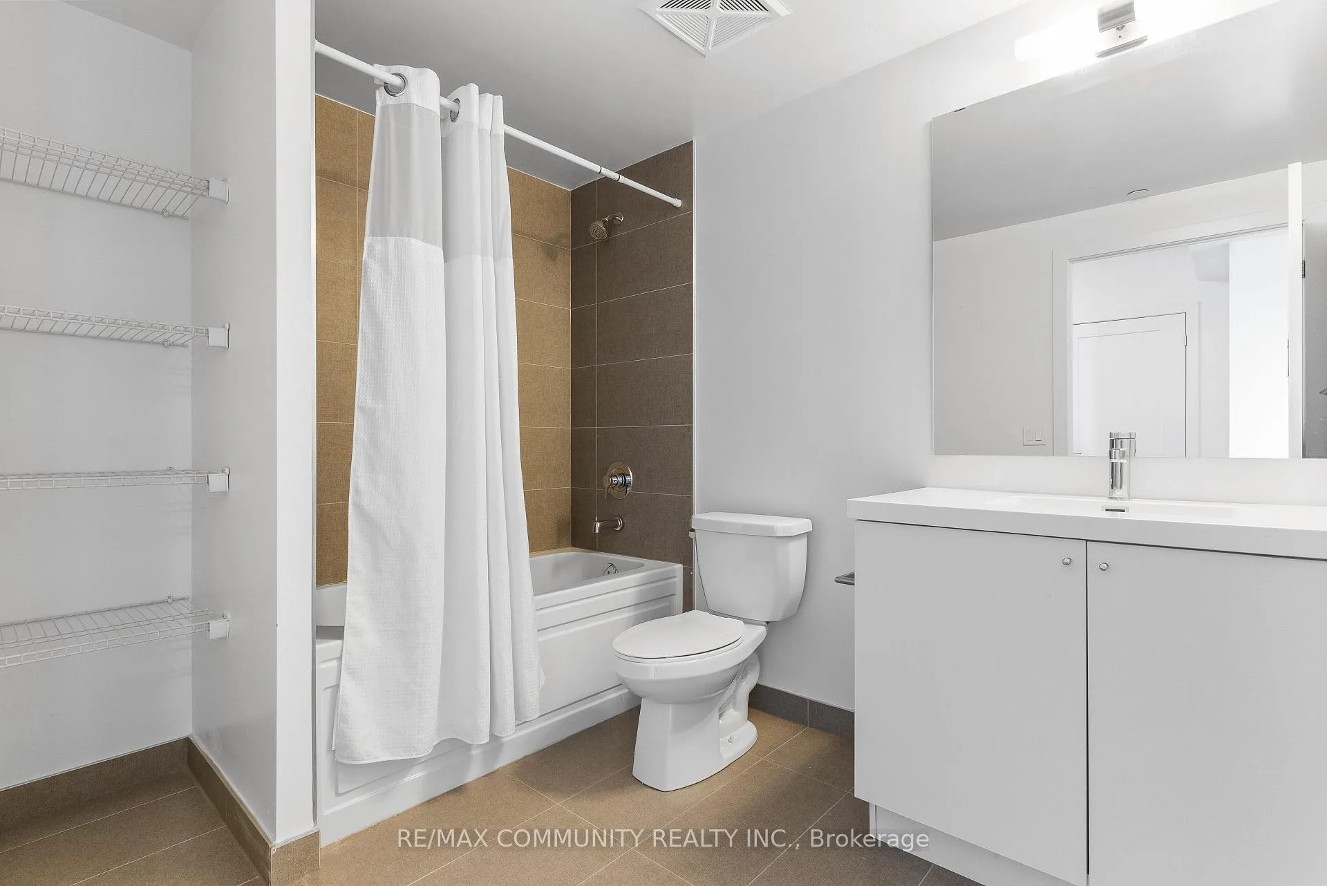 Photo 8 of Unit 817, 2550 Simcoe Street N, Oshawa, Windfields — HOMEH
