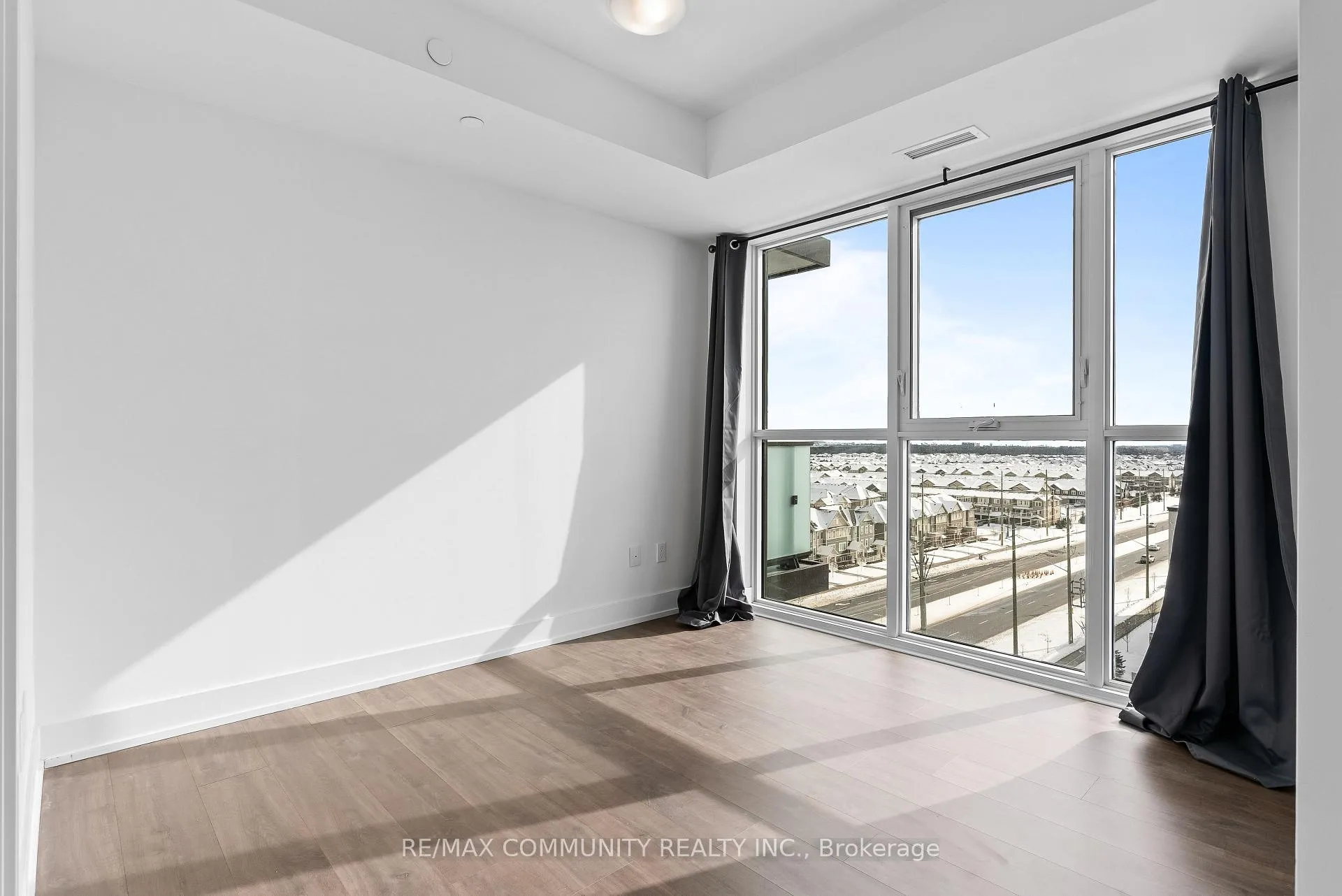 Photo 10 of Unit 817, 2550 Simcoe Street N, Oshawa, Windfields — HOMEH