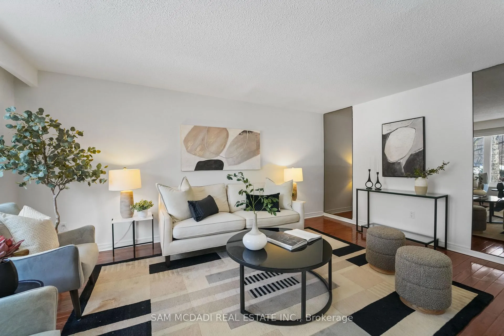 Photo 7 of 44 Madrid Crescent, Brampton, Central Park — HOMEH