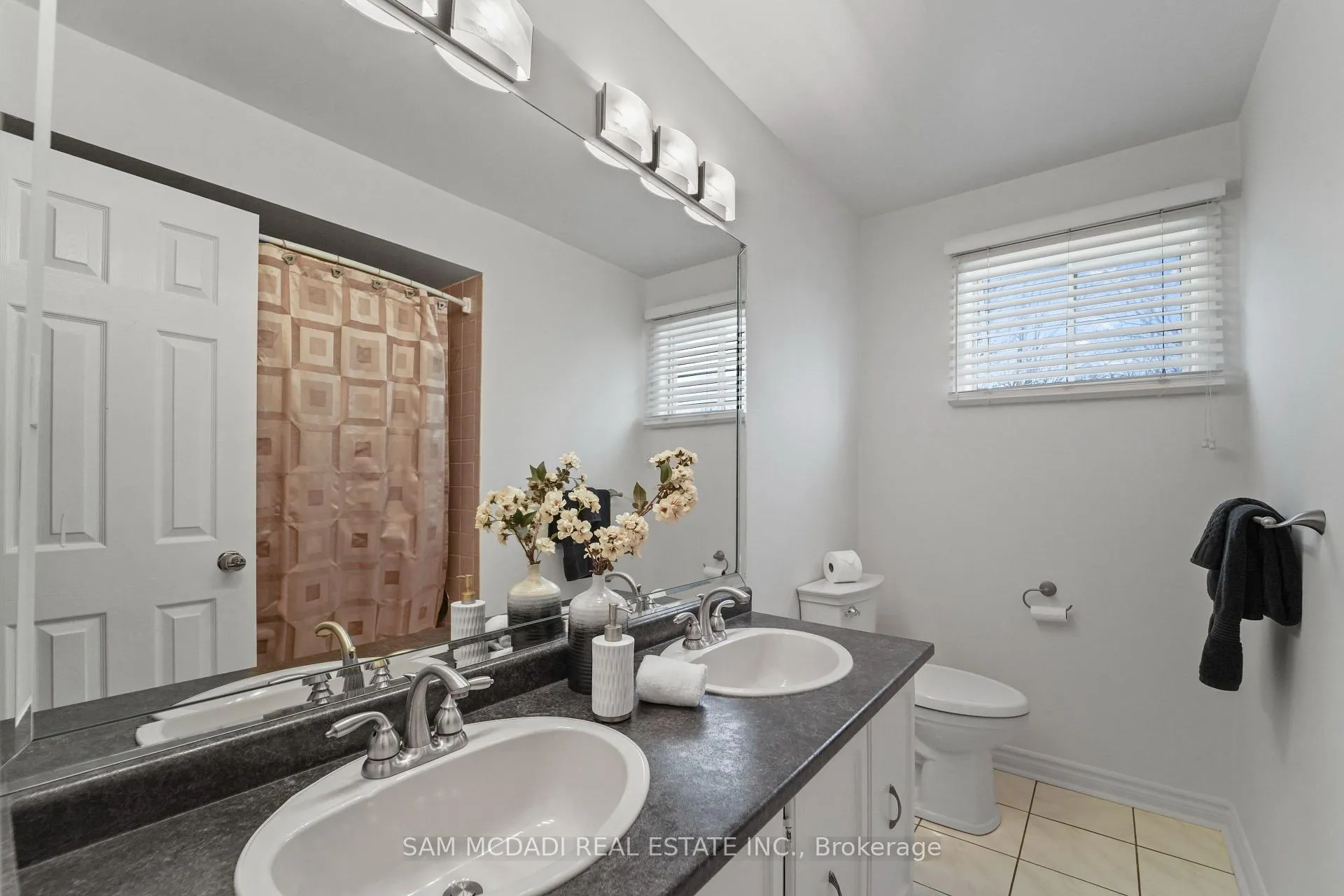 Photo 25 of 44 Madrid Crescent, Brampton, Central Park — HOMEH