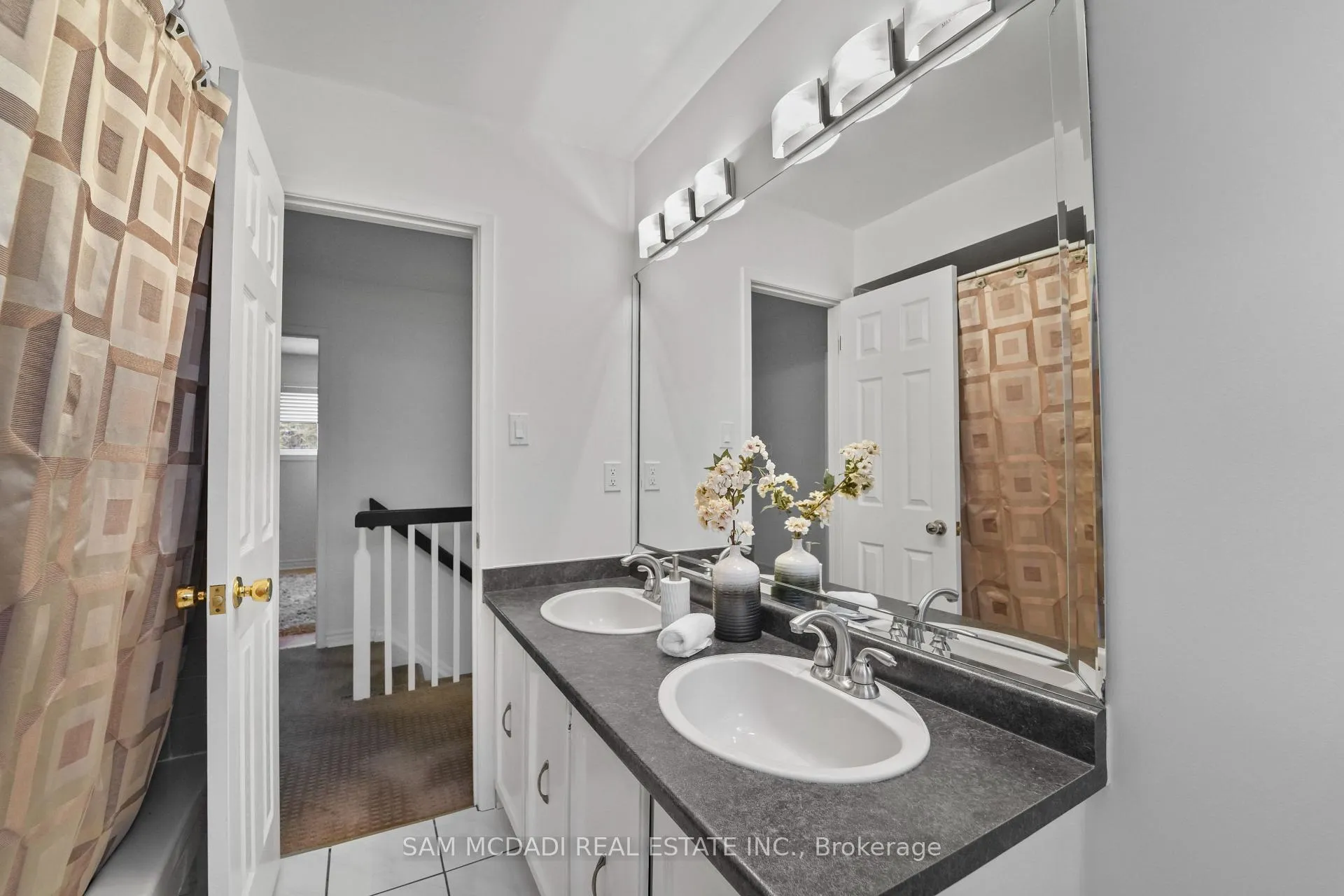 Photo 26 of 44 Madrid Crescent, Brampton, Central Park — HOMEH