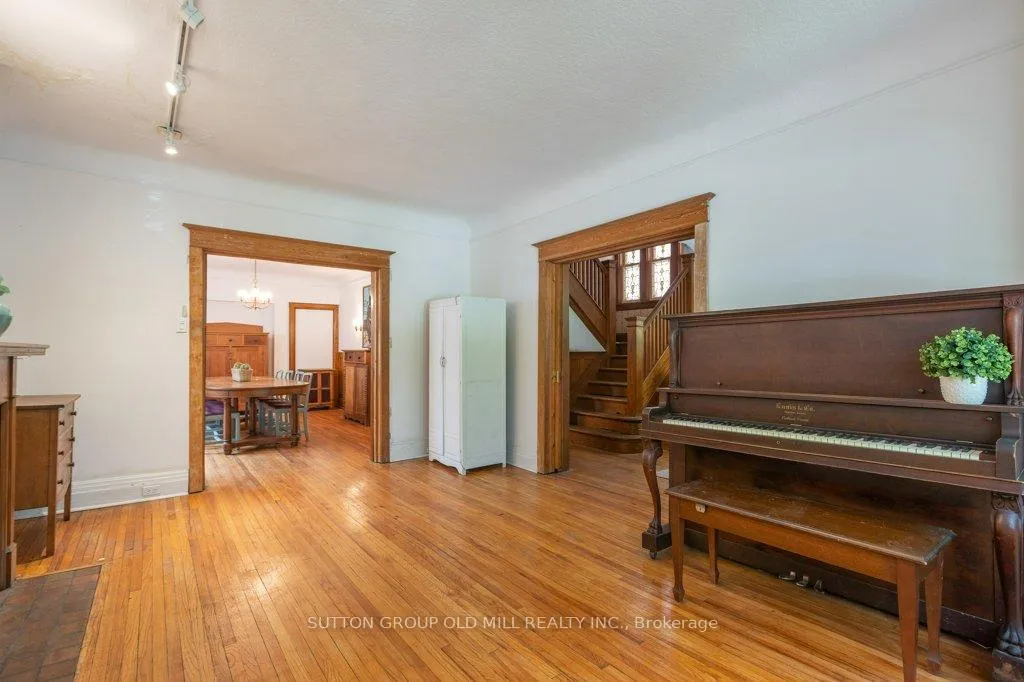 Photo 7 of 19 Biggar Avenue, Toronto, Wychwood — HOMEH