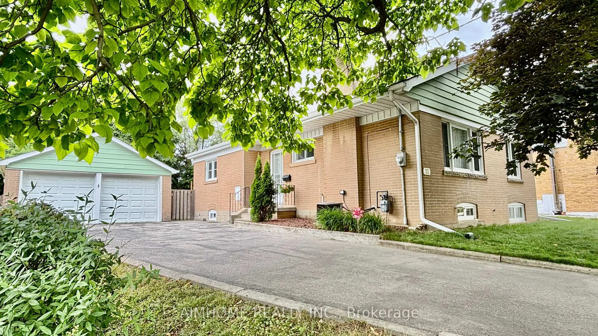 Photo 2 of 12 Canham Crescent, Scarborough, Agincourt South-Malvern West — HOMEH