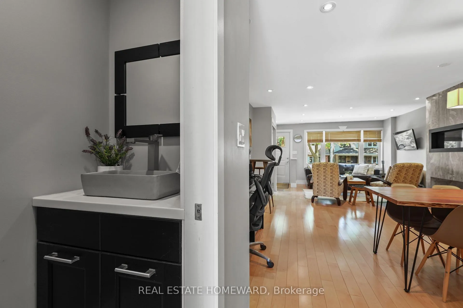 Photo 11 of 56 Osborne Avenue, Toronto, East End-Danforth — HOMEH