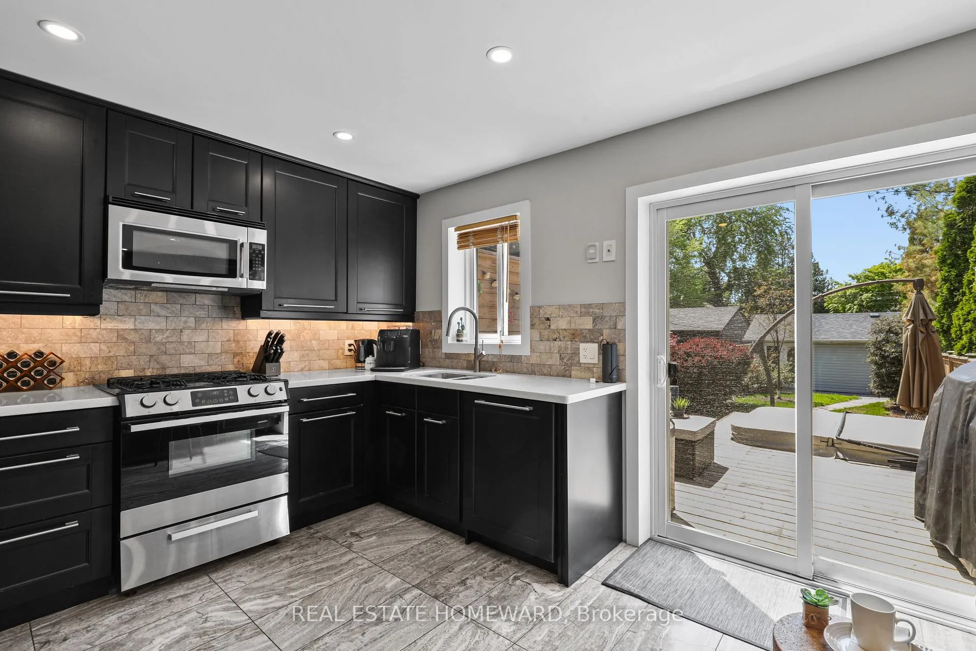 Photo 14 of 56 Osborne Avenue, Toronto, East End-Danforth — HOMEH