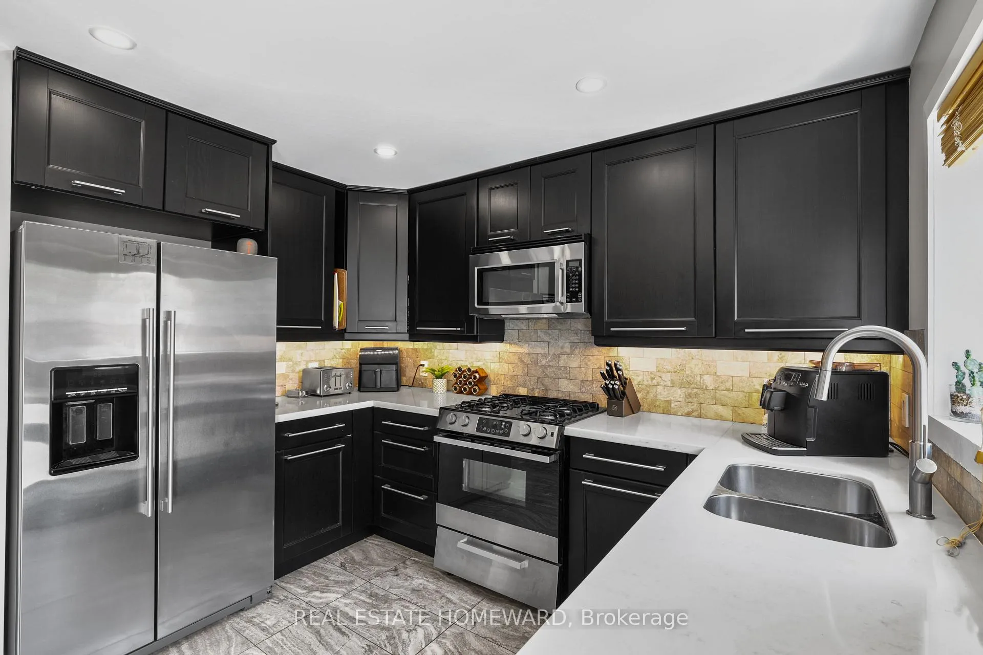 Photo 16 of 56 Osborne Avenue, Toronto, East End-Danforth — HOMEH