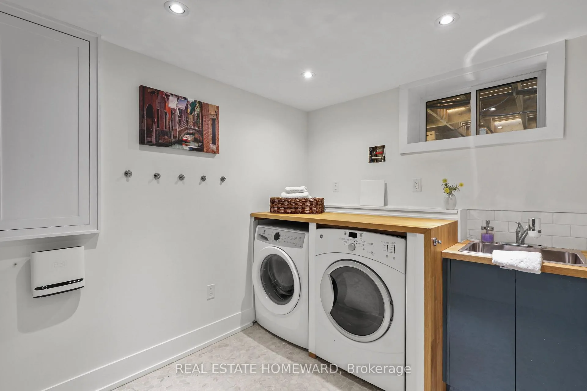 Photo 33 of 56 Osborne Avenue, Toronto, East End-Danforth — HOMEH