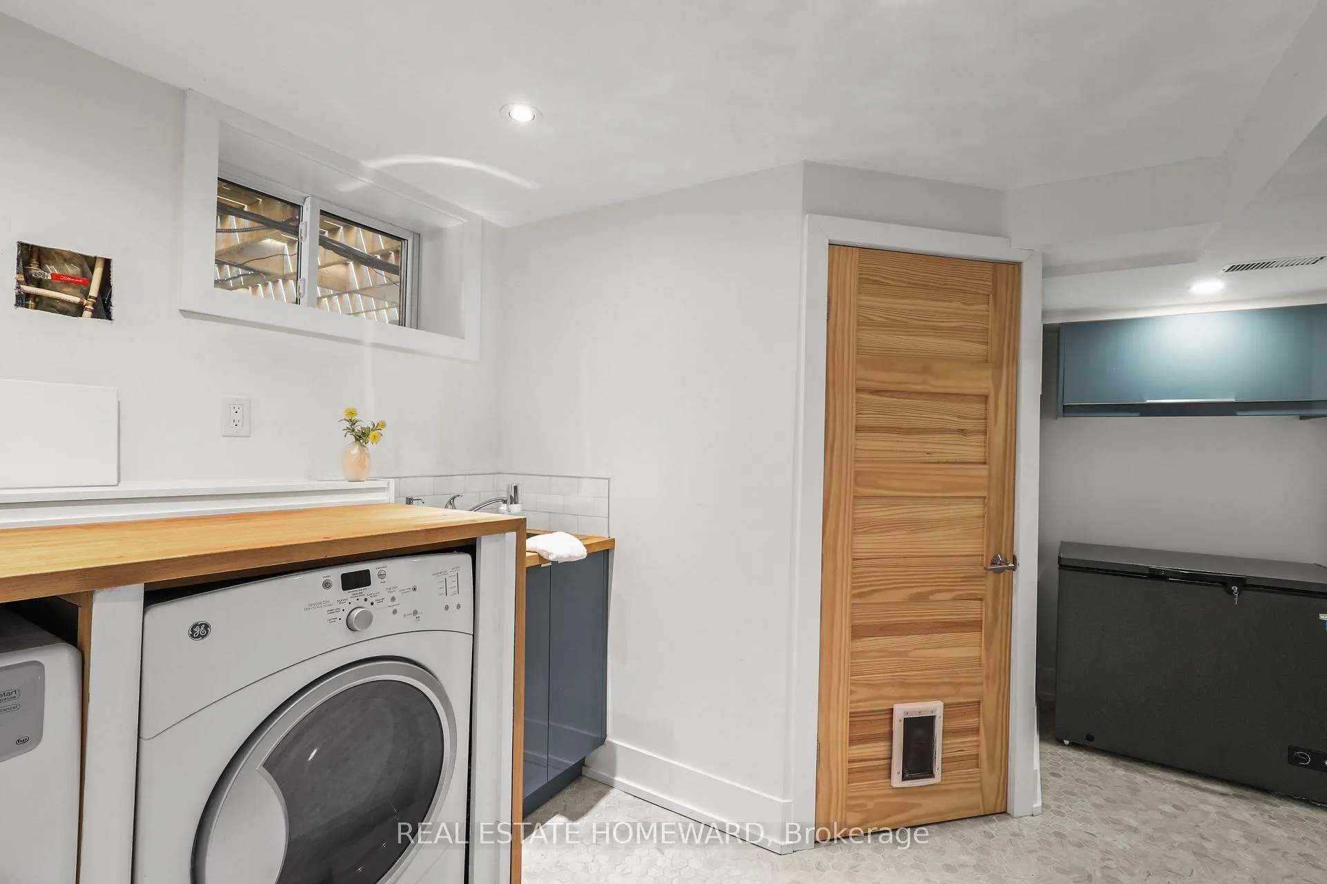 Photo 34 of 56 Osborne Avenue, Toronto, East End-Danforth — HOMEH