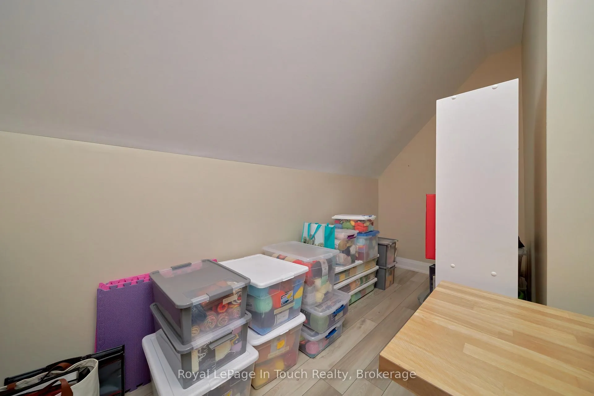Photo 12 of 31 Julia Crescent, Midland — HOMEH