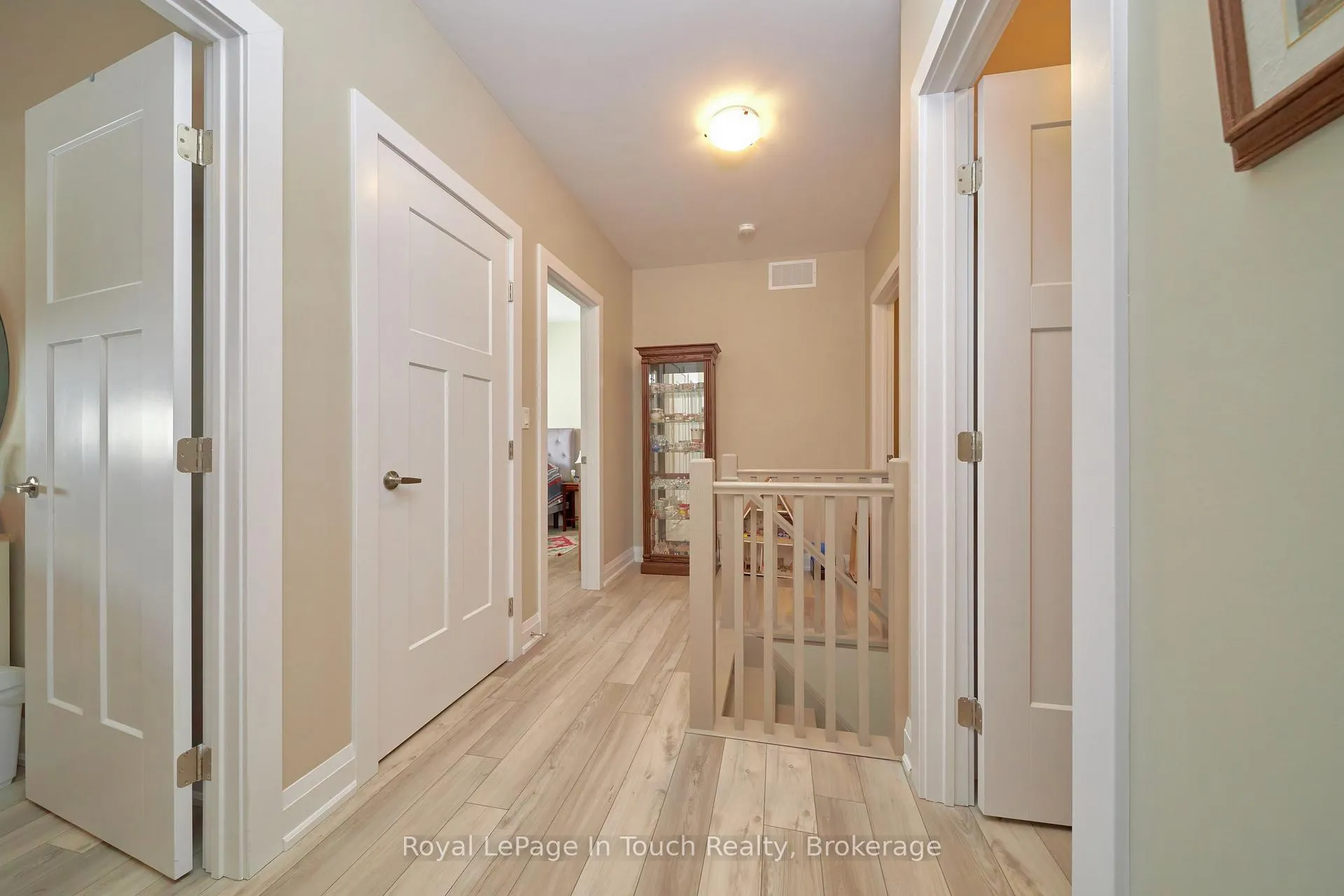 Photo 13 of 31 Julia Crescent, Midland — HOMEH