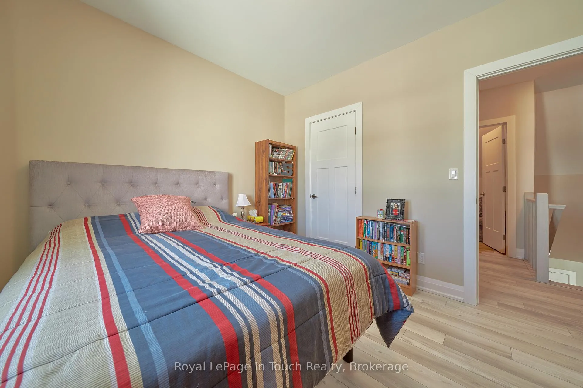 Photo 15 of 31 Julia Crescent, Midland — HOMEH