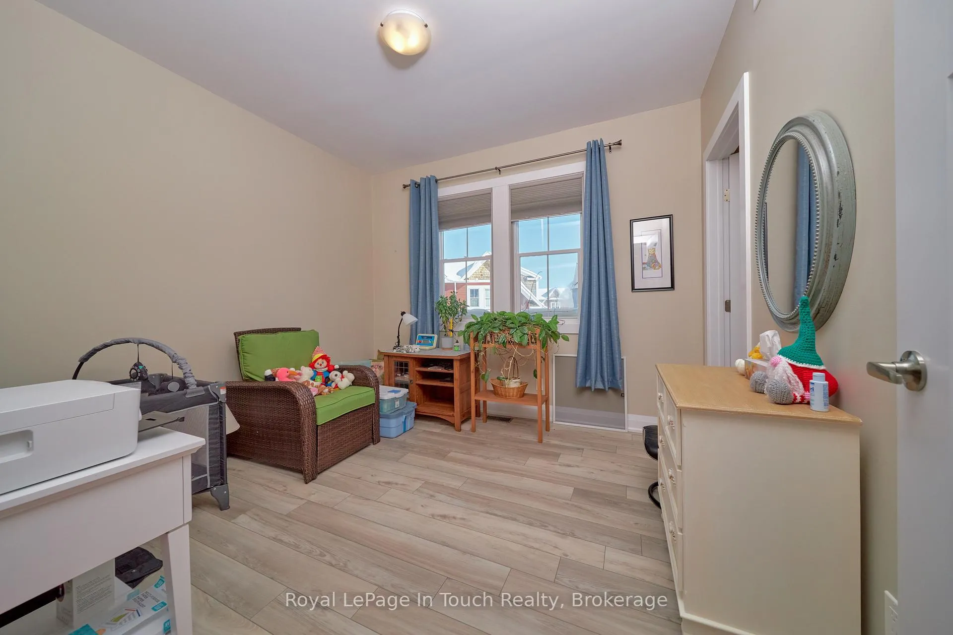 Photo 17 of 31 Julia Crescent, Midland — HOMEH