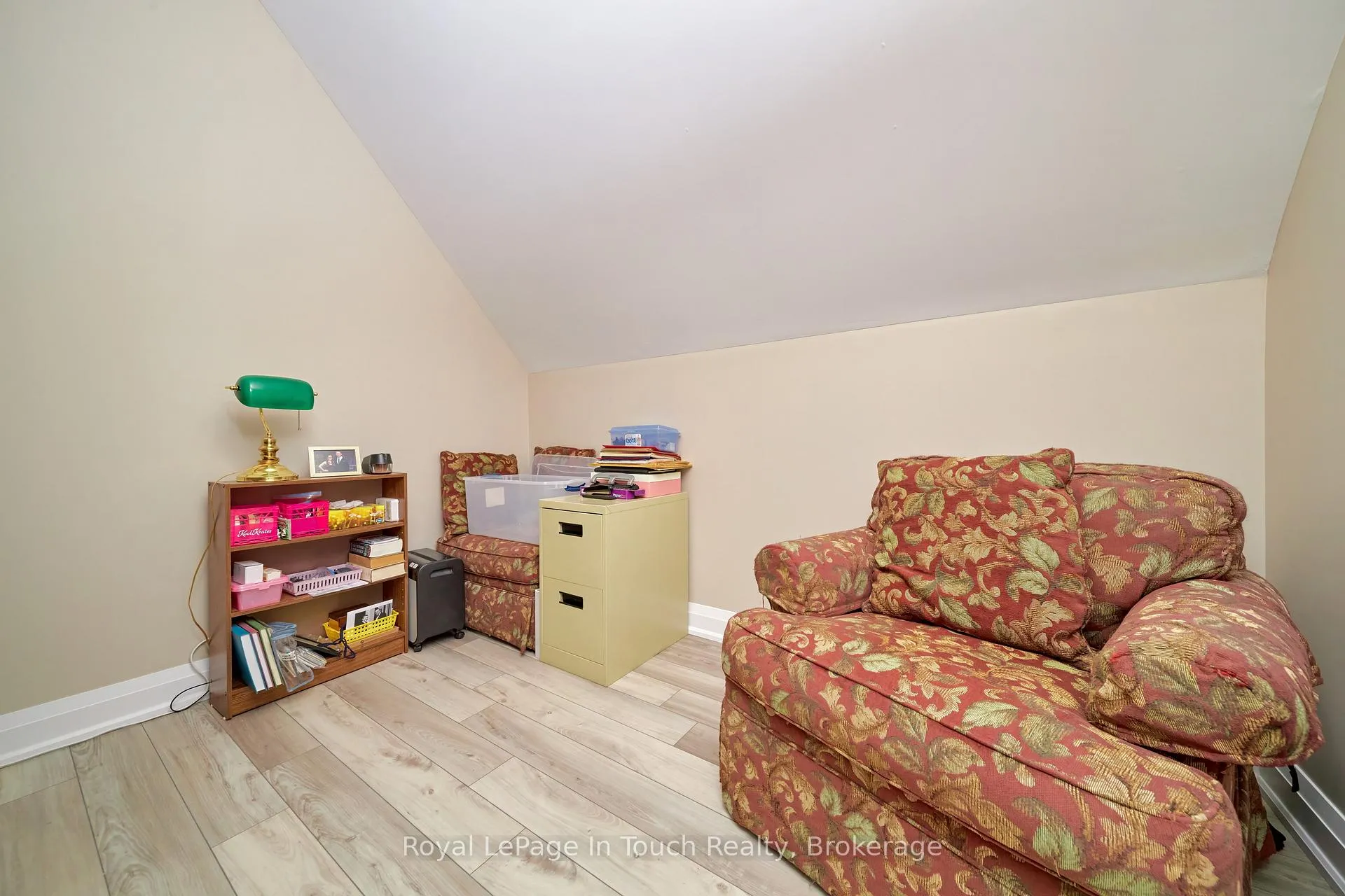 Photo 18 of 31 Julia Crescent, Midland — HOMEH