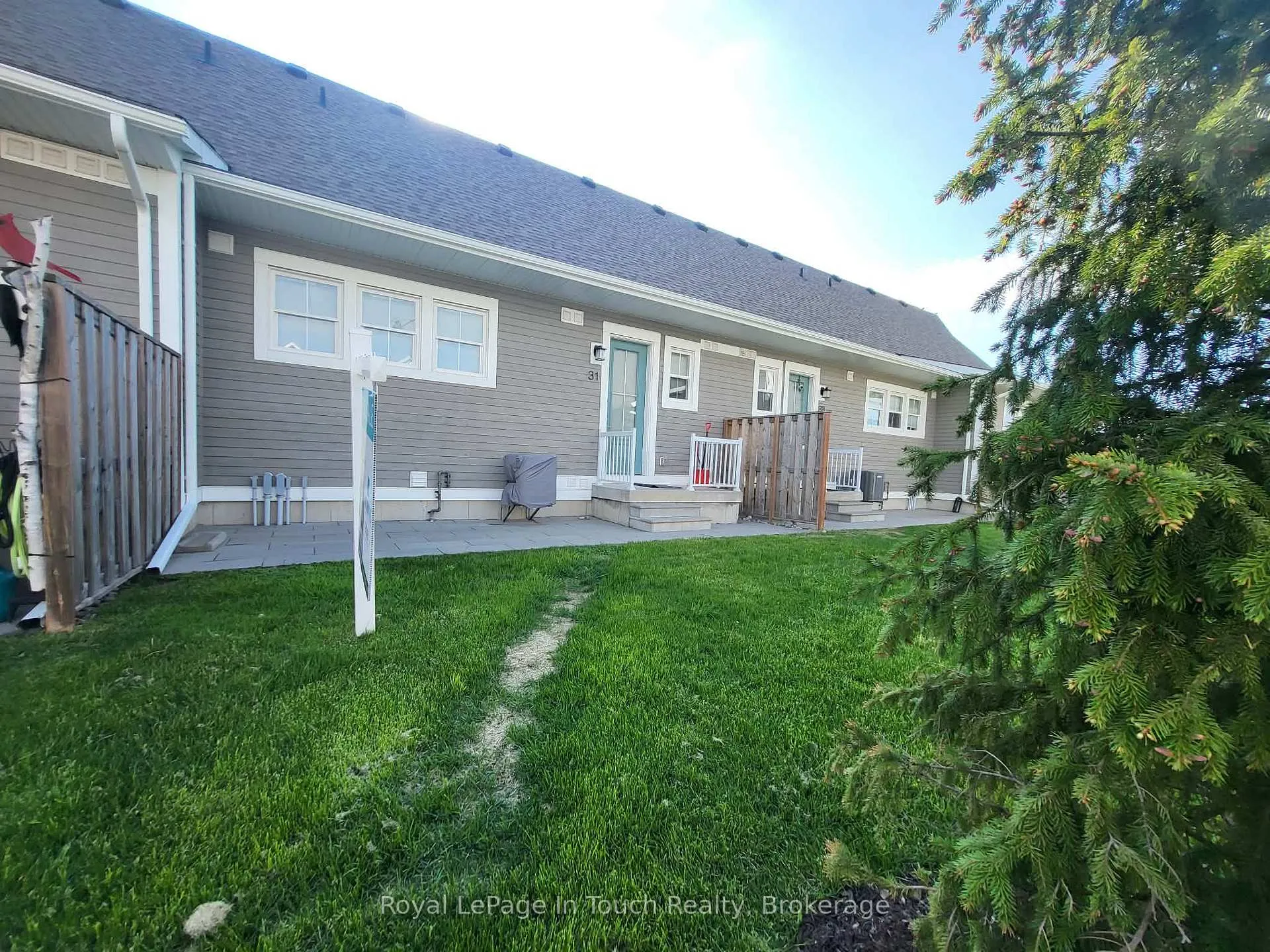 Photo 20 of 31 Julia Crescent, Midland — HOMEH