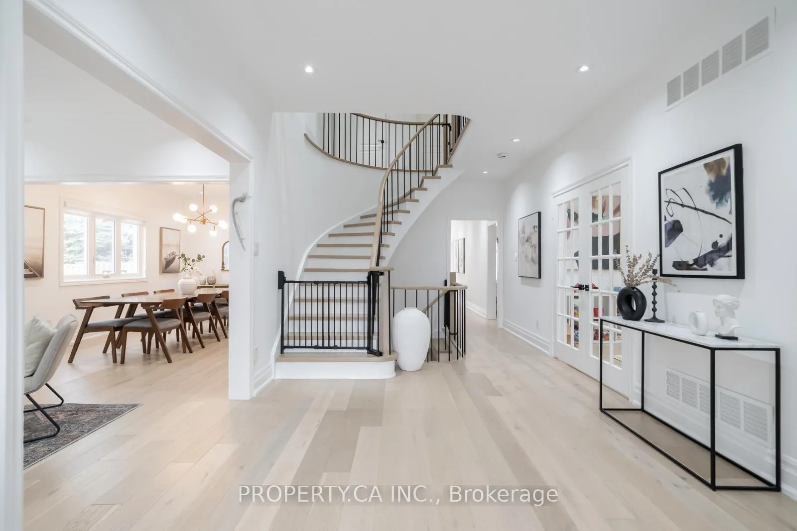 Photo 3 of 151 Concord Road, Vaughan, Beverley Glen — HOMEH